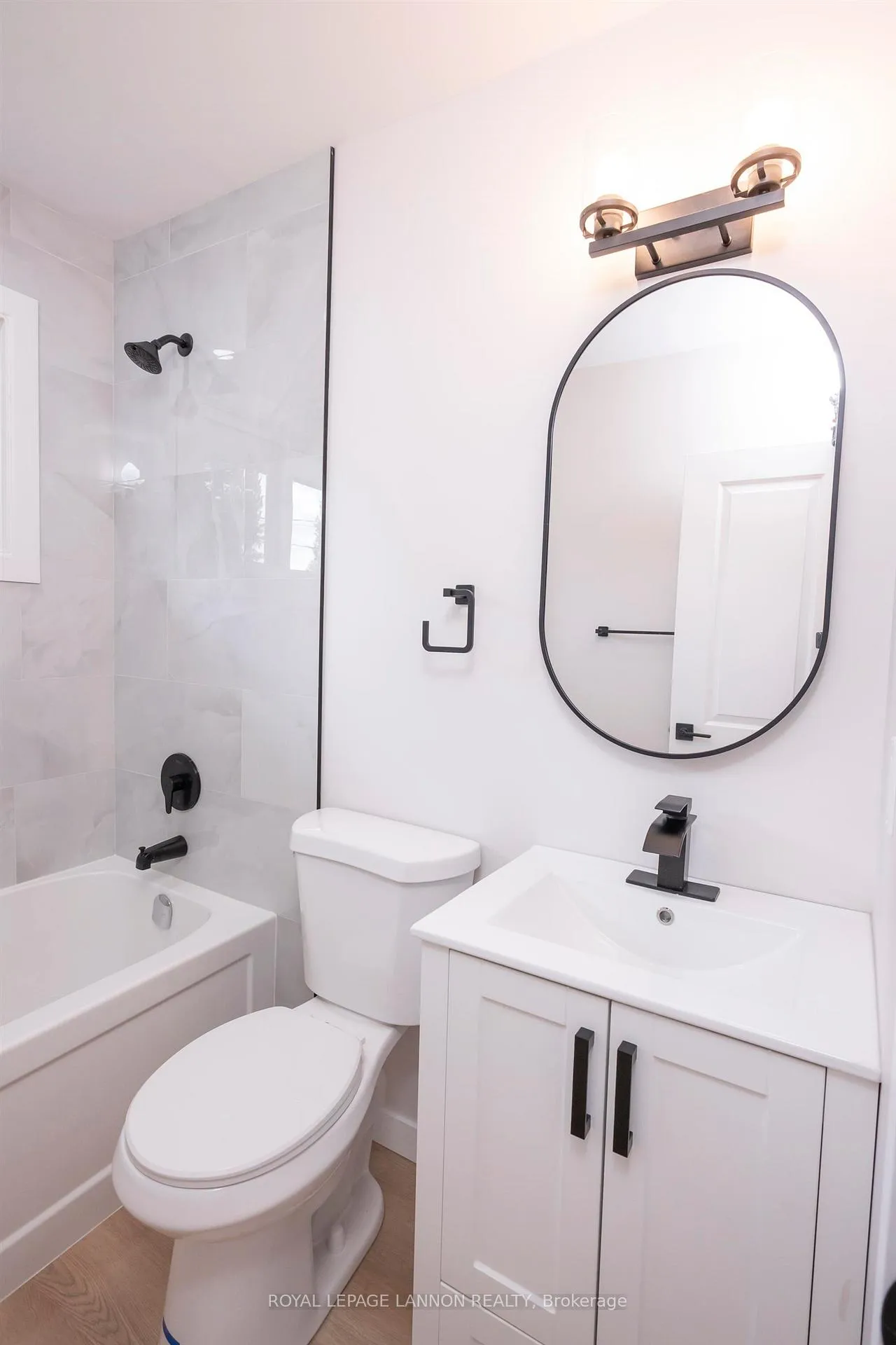 Photo 15 of 124 Riverview Dr W, Thunder Bay, Edgewater Park — HOMEH