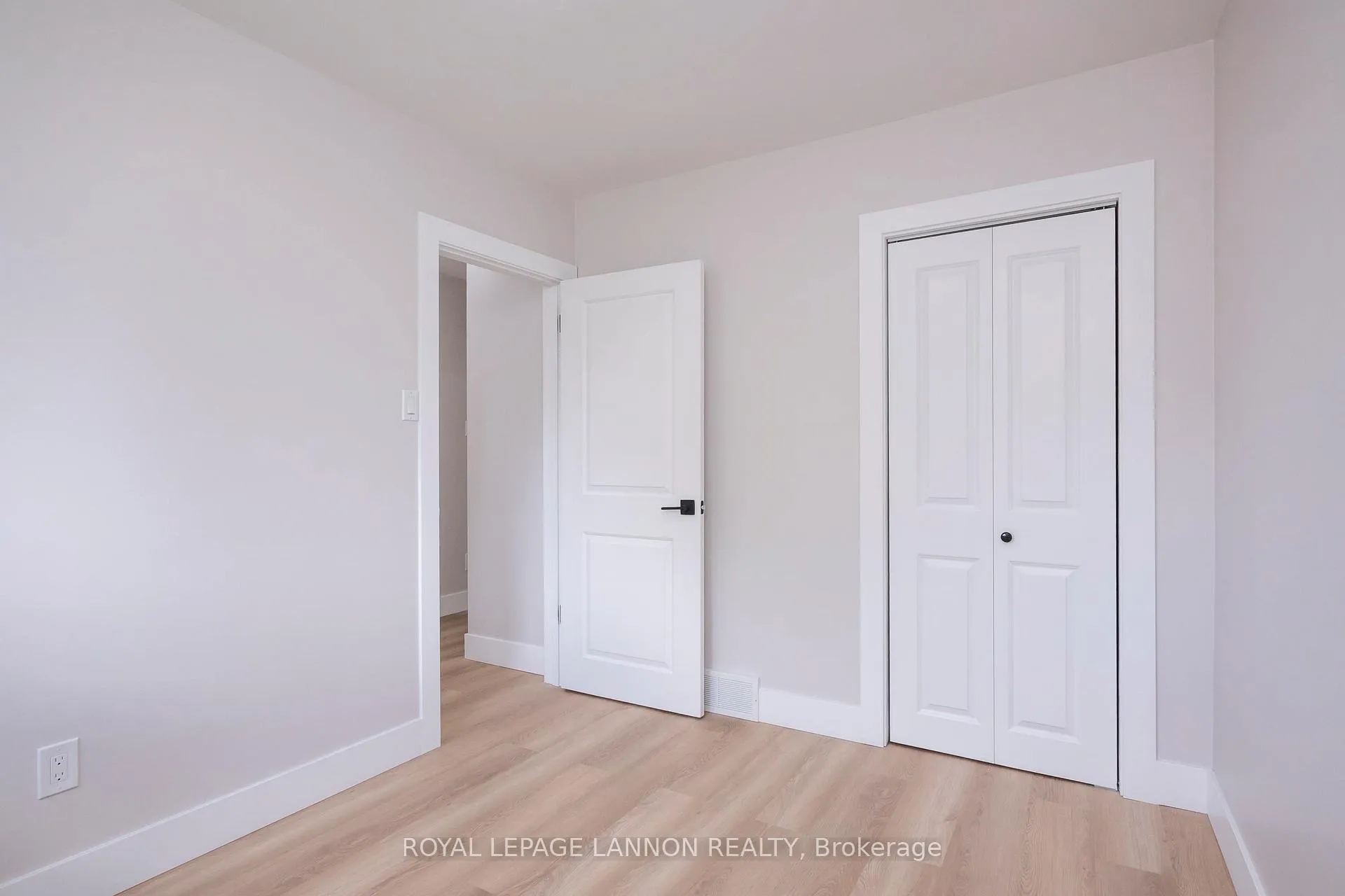 Photo 20 of 124 Riverview Dr W, Thunder Bay, Edgewater Park — HOMEH