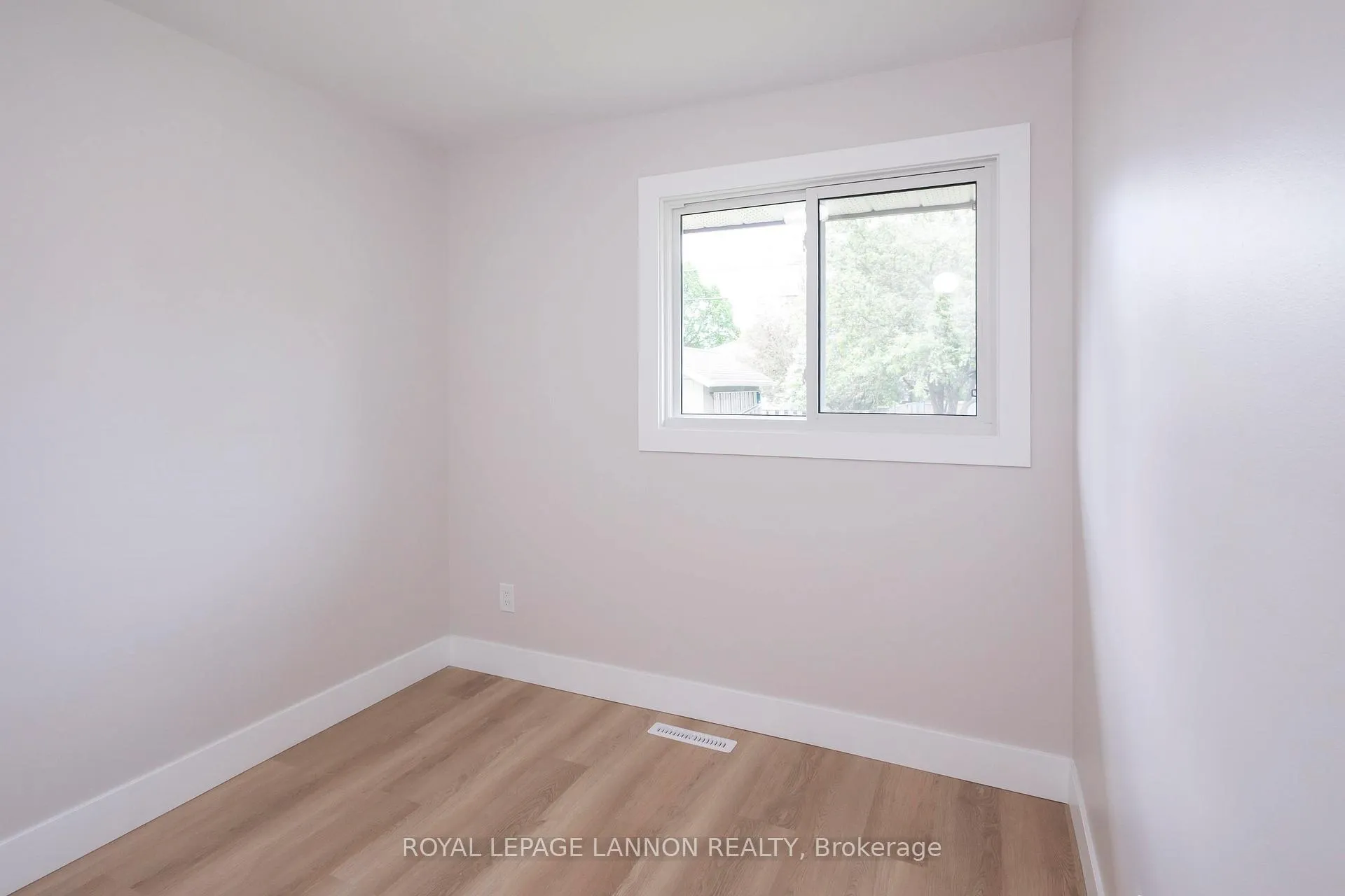 Photo 21 of 124 Riverview Dr W, Thunder Bay, Edgewater Park — HOMEH
