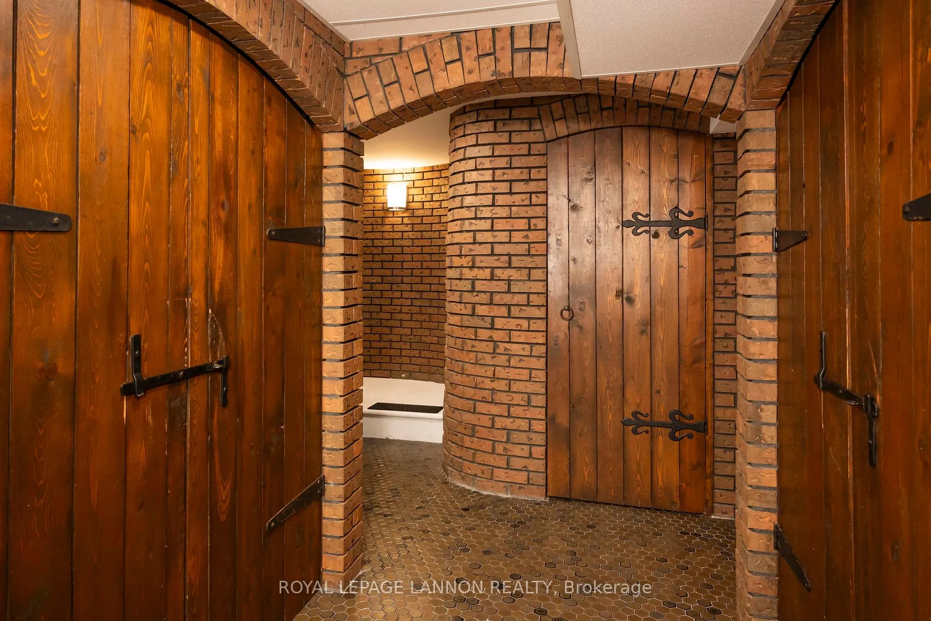 Photo 24 of 124 Riverview Dr W, Thunder Bay, Edgewater Park — HOMEH