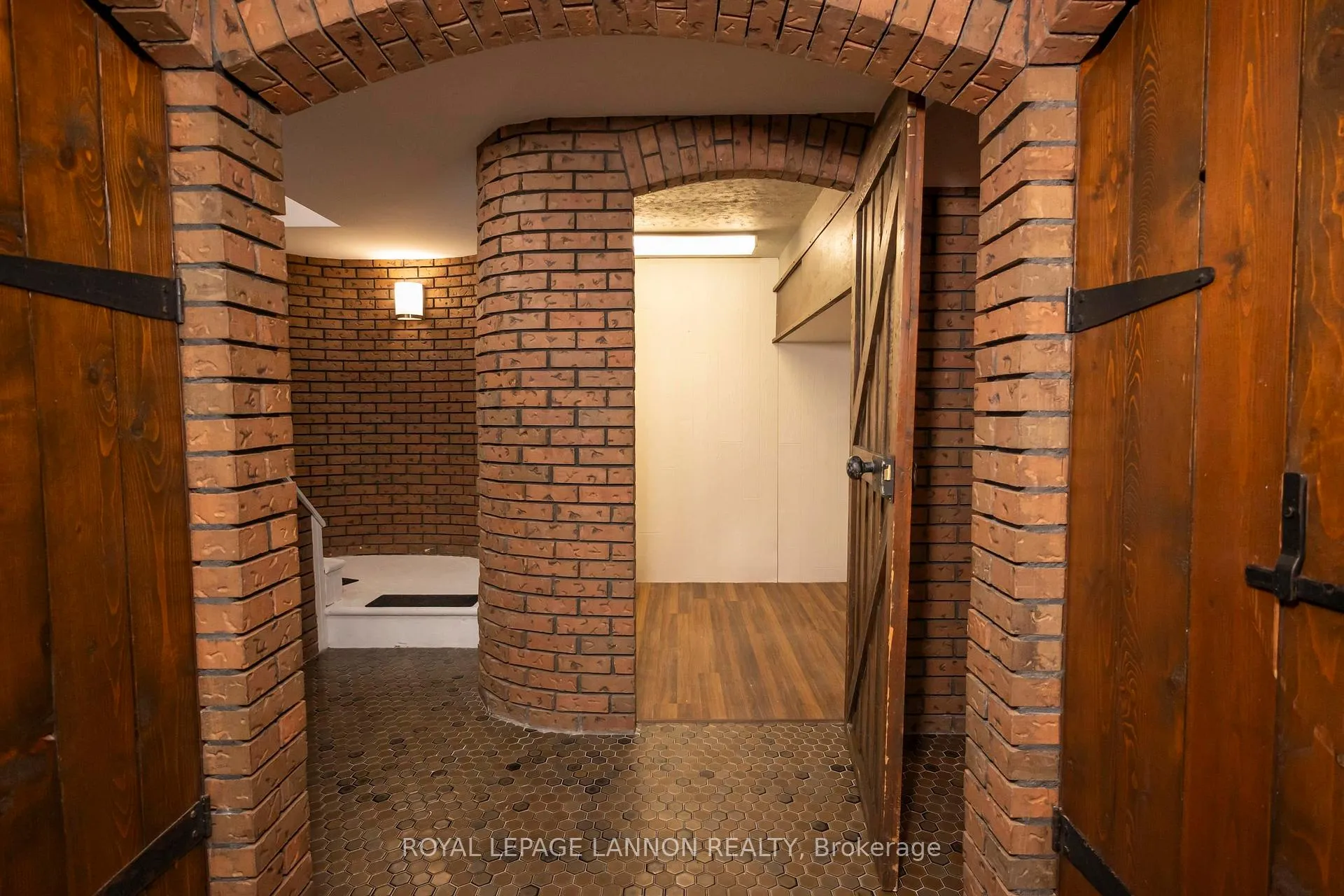 Photo 32 of 124 Riverview Dr W, Thunder Bay, Edgewater Park — HOMEH