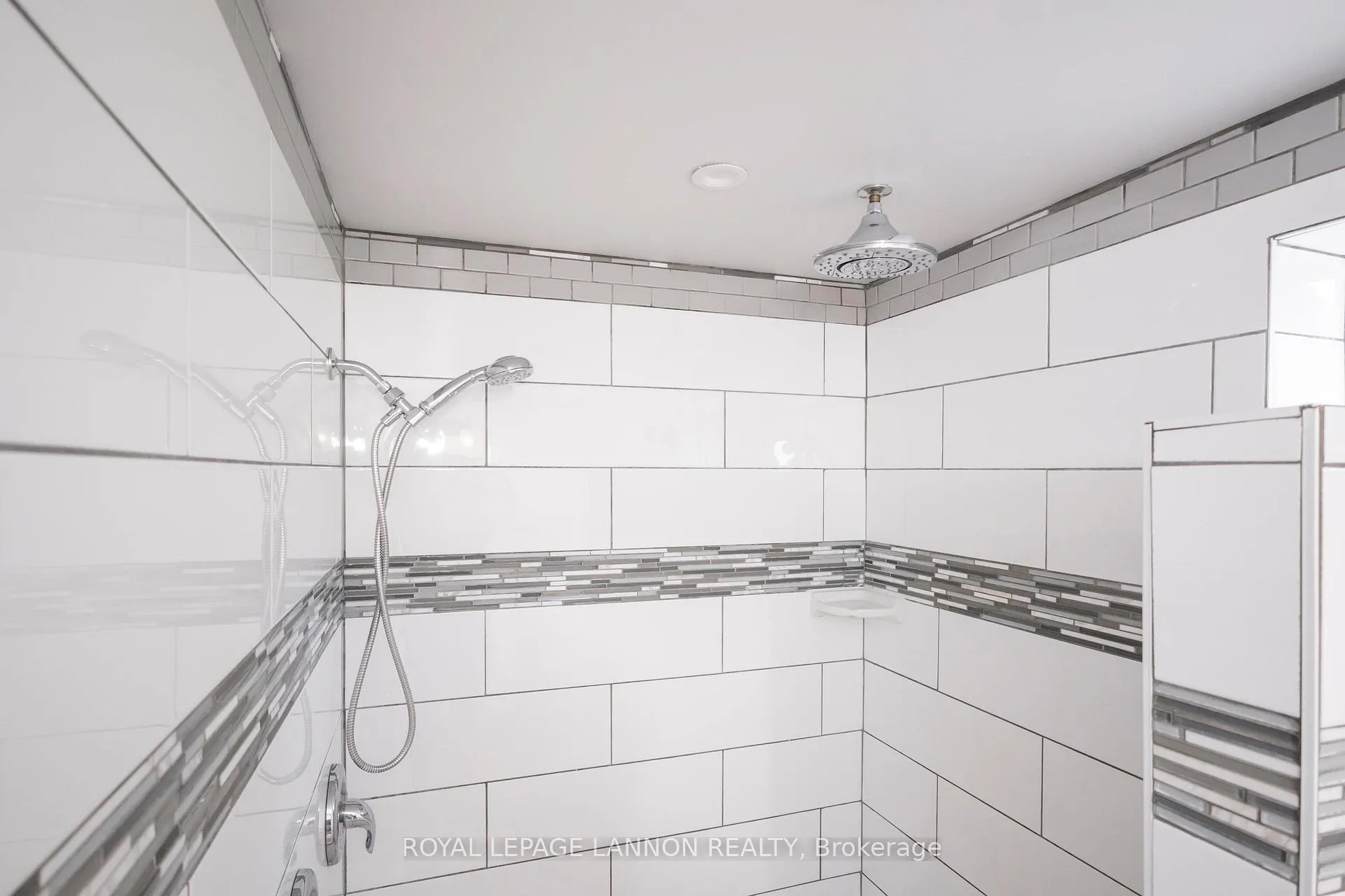 Photo 37 of 124 Riverview Dr W, Thunder Bay, Edgewater Park — HOMEH