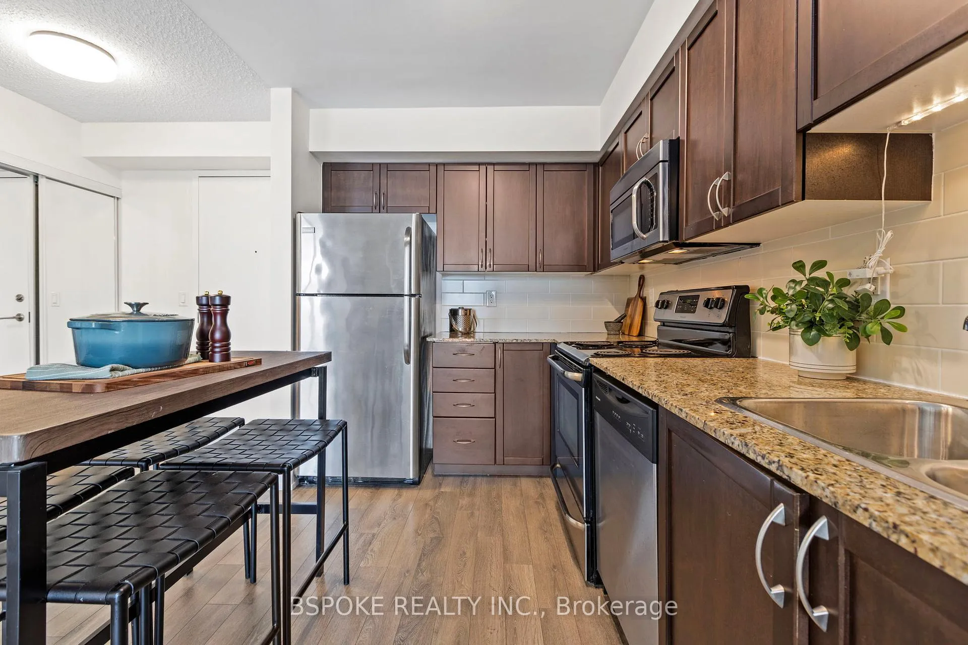 Photo 5 of Unit 722, 812 Lansdowne Avenue, Toronto, Dovercourt-Wallace Emerson-Junction — HOMEH