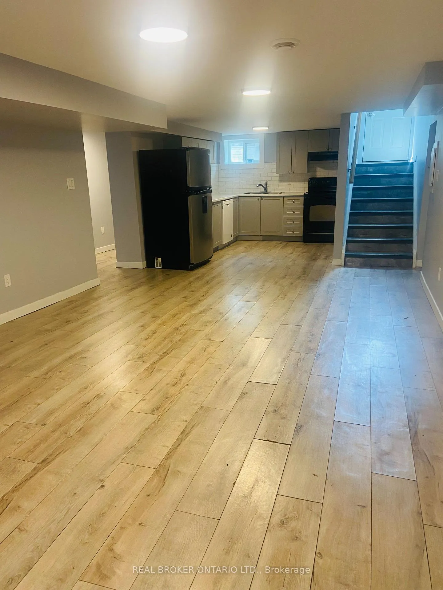 Photo 2 of 57 Hoover Crescent, Orillia — HOMEH