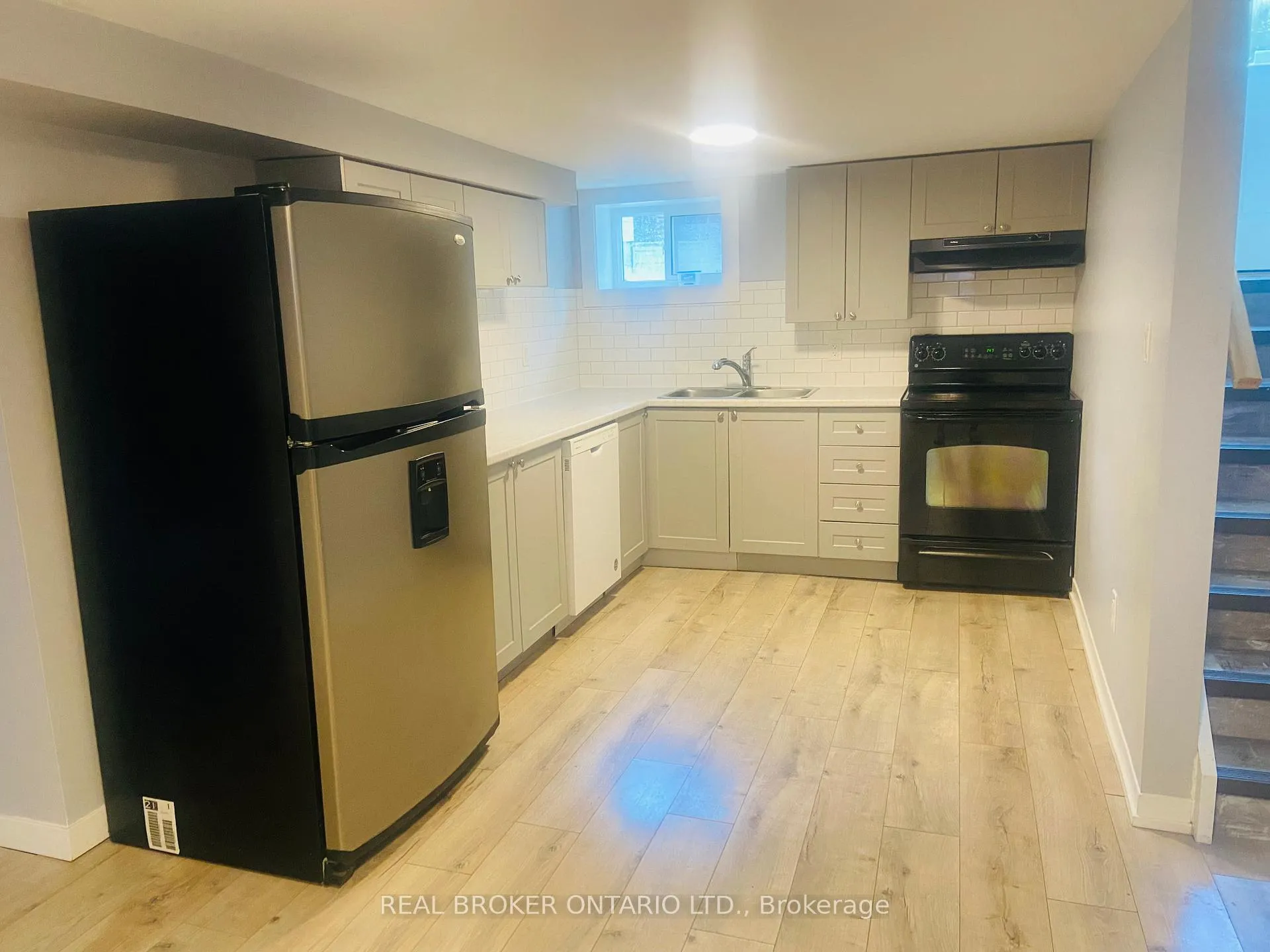Photo 4 of 57 Hoover Crescent, Orillia — HOMEH
