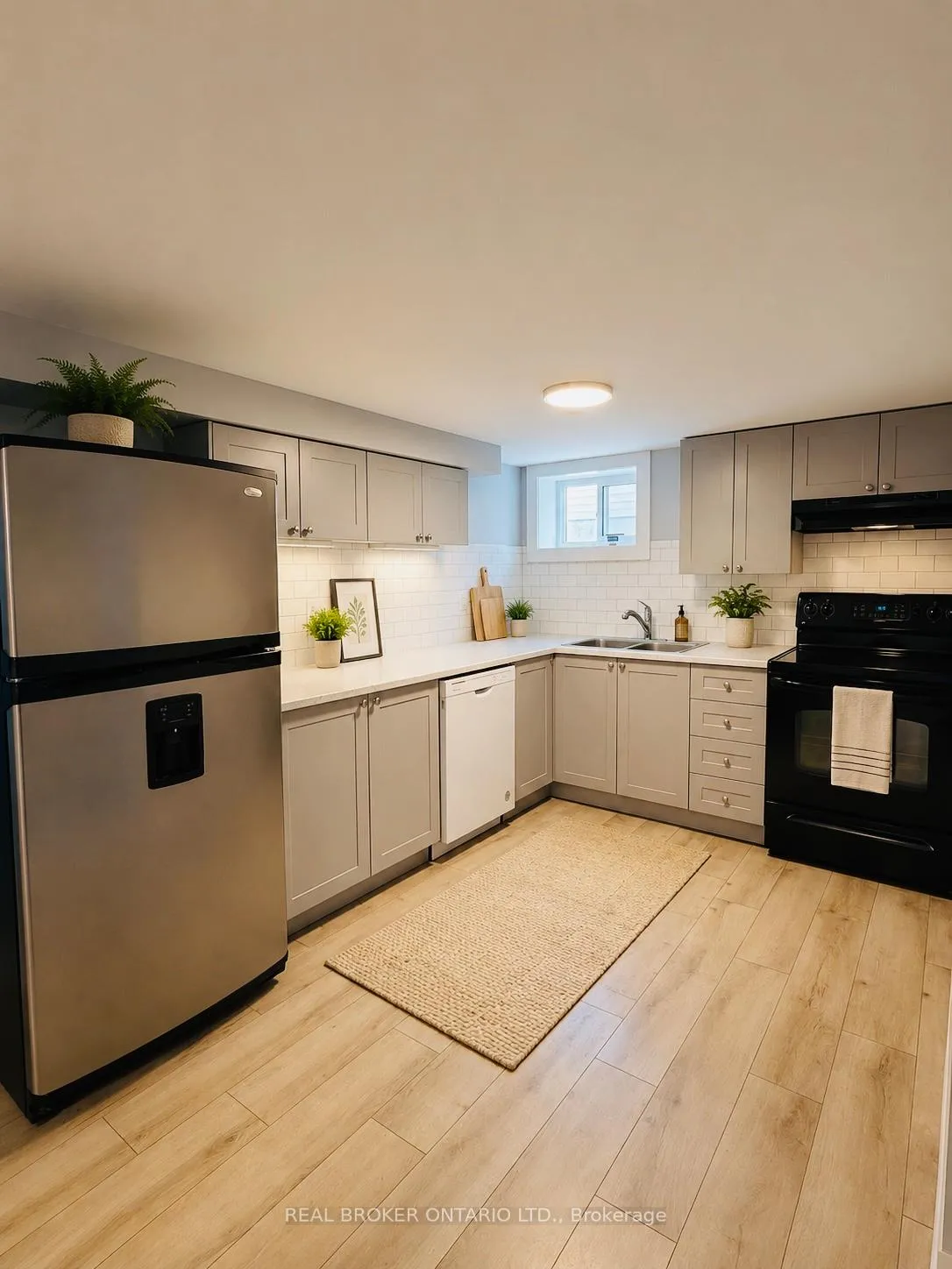 Photo 5 of 57 Hoover Crescent, Orillia — HOMEH
