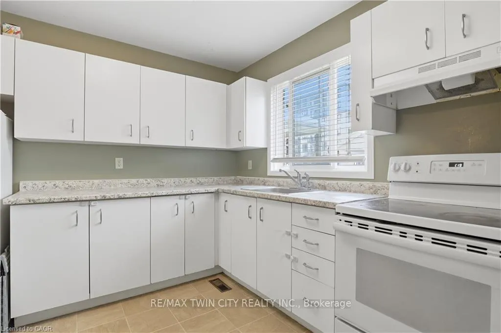 Photo 4 of Unit 15, 255 Northlake Drive, Waterloo — HOMEH
