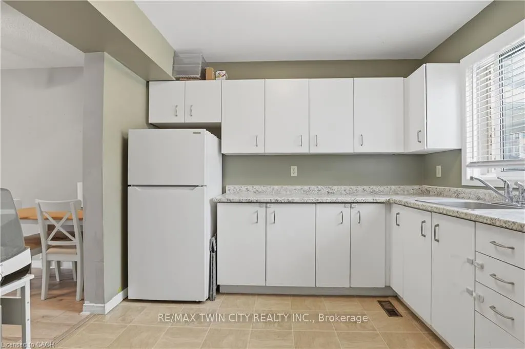 Photo 5 of Unit 15, 255 Northlake Drive, Waterloo — HOMEH