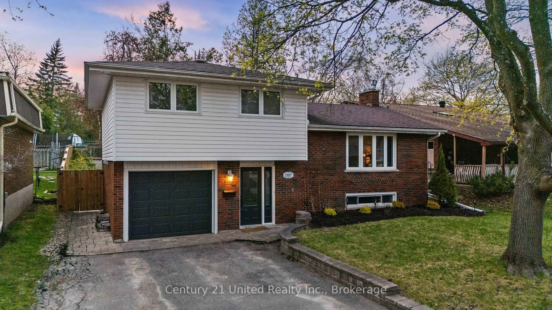 Photo 3 of 1227 Cartier Boulevard, Peterborough, Northcrest Ward 5 — HOMEH