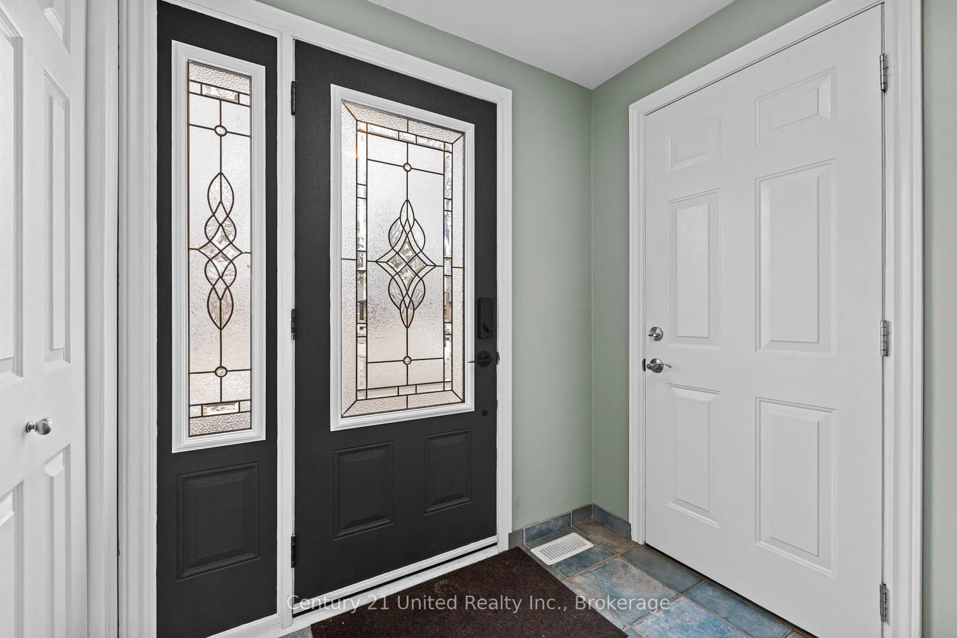Photo 5 of 1227 Cartier Boulevard, Peterborough, Northcrest Ward 5 — HOMEH