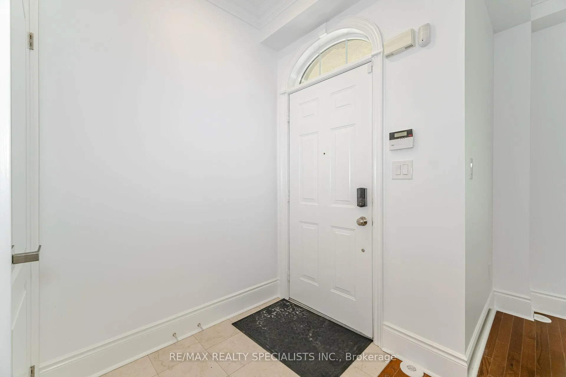 Photo 3 of 8C Clairtrell Road, North York, Willowdale East — HOMEH