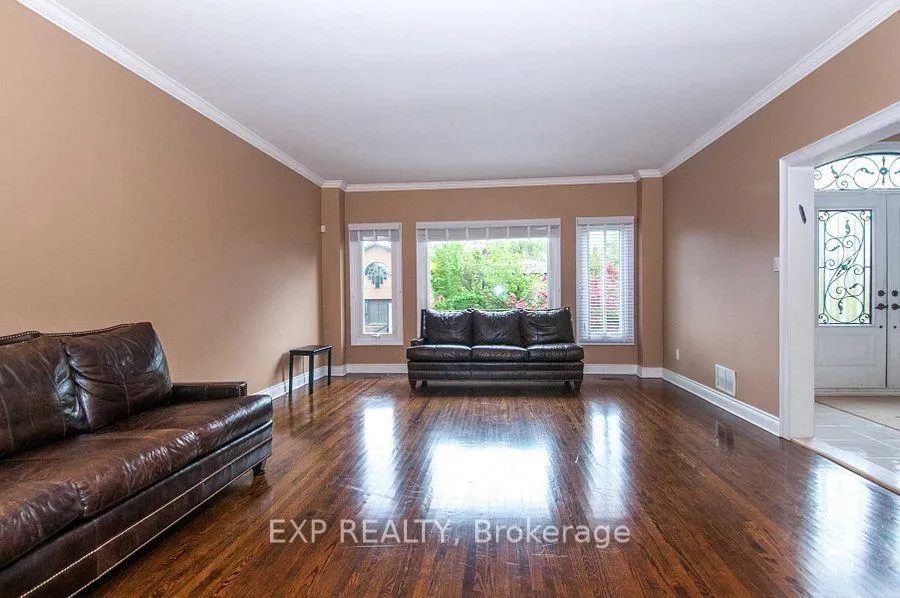 Photo 4 of 220 Viewmount Avenue, Toronto, Englemount-Lawrence — HOMEH