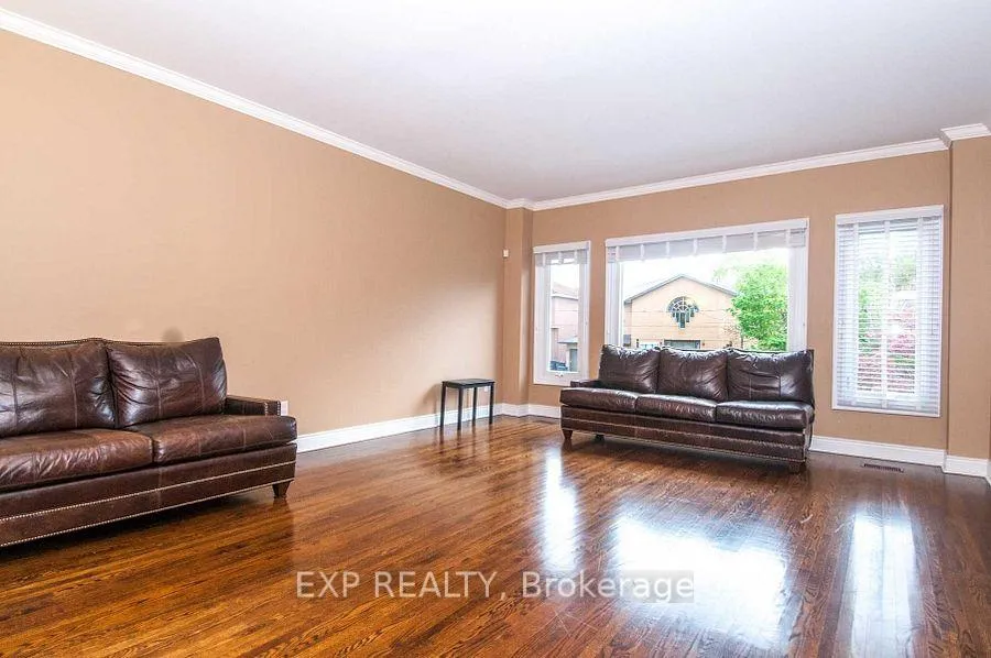 Photo 5 of 220 Viewmount Avenue, Toronto, Englemount-Lawrence — HOMEH