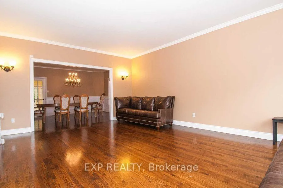 Photo 6 of 220 Viewmount Avenue, Toronto, Englemount-Lawrence — HOMEH