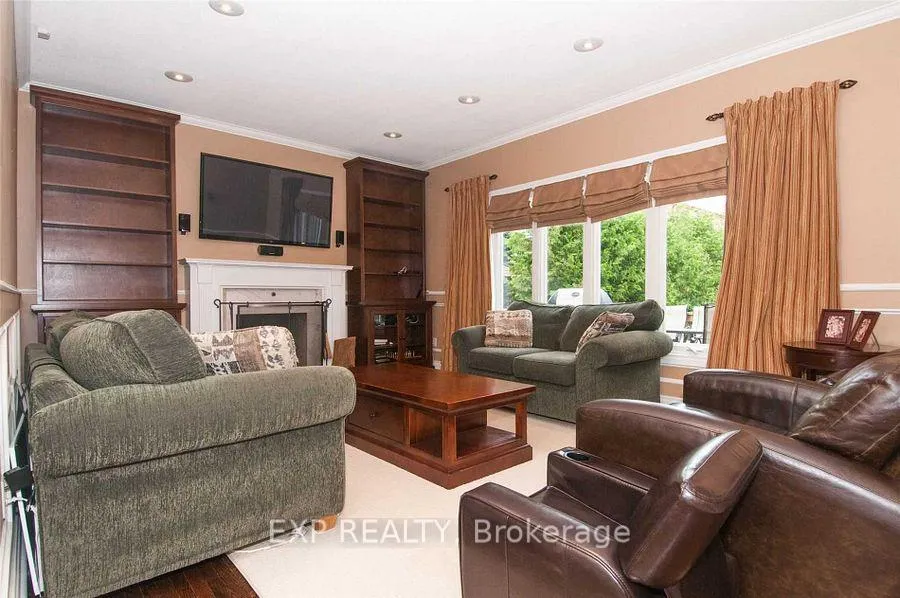 Photo 8 of 220 Viewmount Avenue, Toronto, Englemount-Lawrence — HOMEH