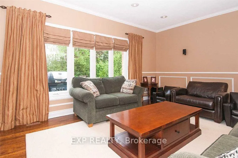 Photo 9 of 220 Viewmount Avenue, Toronto, Englemount-Lawrence — HOMEH