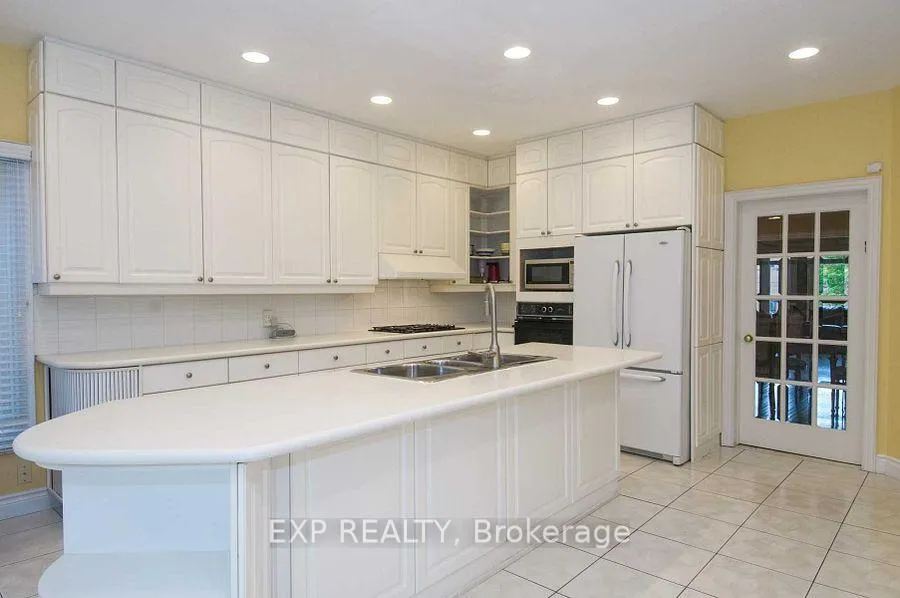 Photo 11 of 220 Viewmount Avenue, Toronto, Englemount-Lawrence — HOMEH