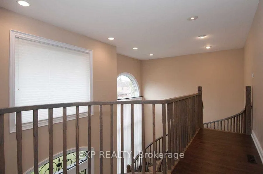 Photo 19 of 220 Viewmount Avenue, Toronto, Englemount-Lawrence — HOMEH