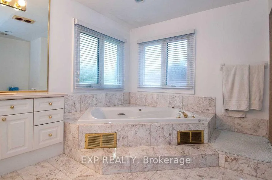 Photo 22 of 220 Viewmount Avenue, Toronto, Englemount-Lawrence — HOMEH