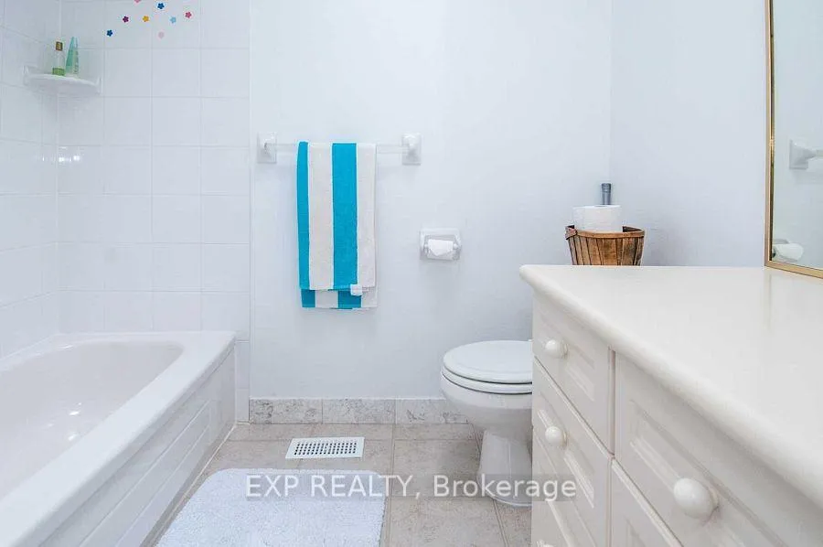 Photo 29 of 220 Viewmount Avenue, Toronto, Englemount-Lawrence — HOMEH
