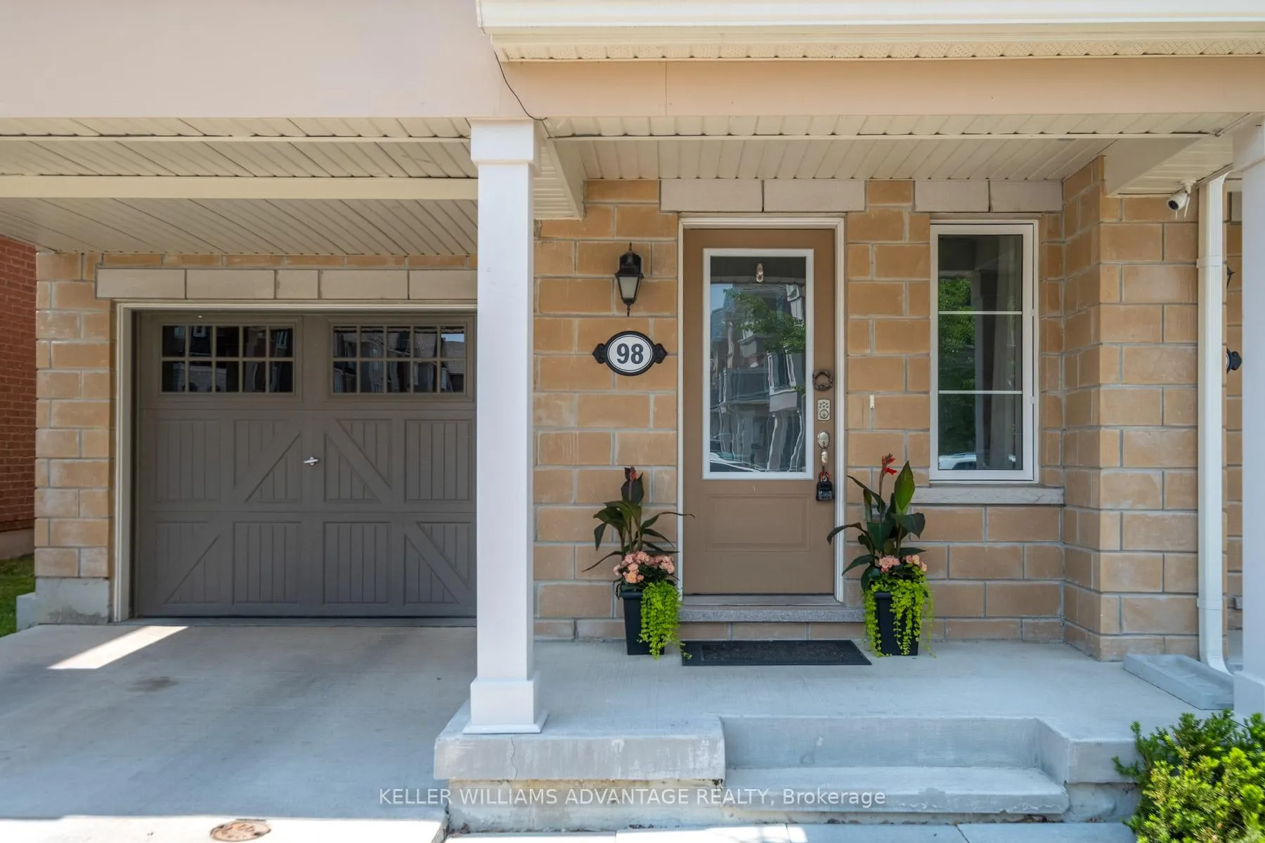 Photo 3 of 98 Howe Avenue, Scarborough, Clairlea-Birchmount — HOMEH