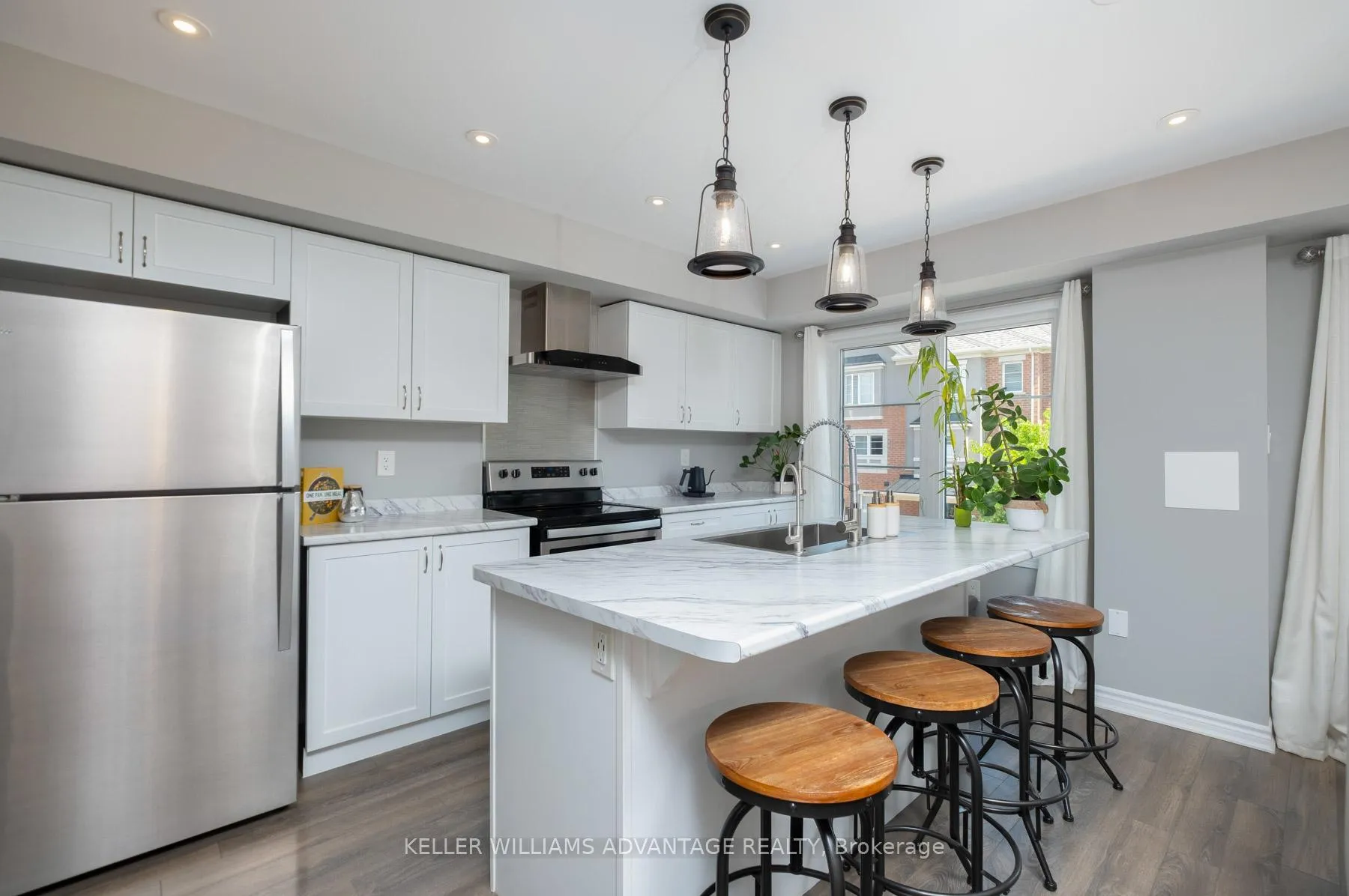 Photo 7 of 98 Howe Avenue, Scarborough, Clairlea-Birchmount — HOMEH
