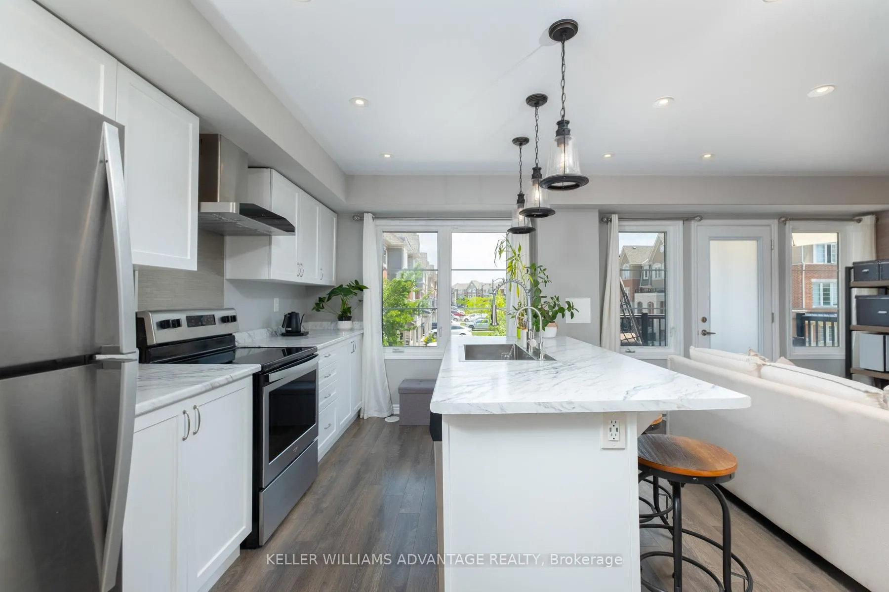 Photo 8 of 98 Howe Avenue, Scarborough, Clairlea-Birchmount — HOMEH