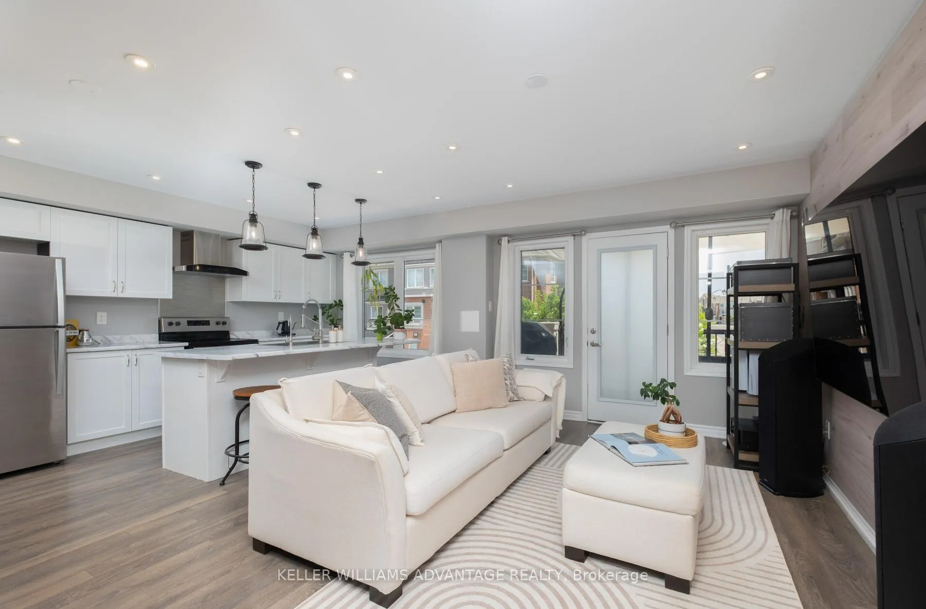 Photo 10 of 98 Howe Avenue, Scarborough, Clairlea-Birchmount — HOMEH