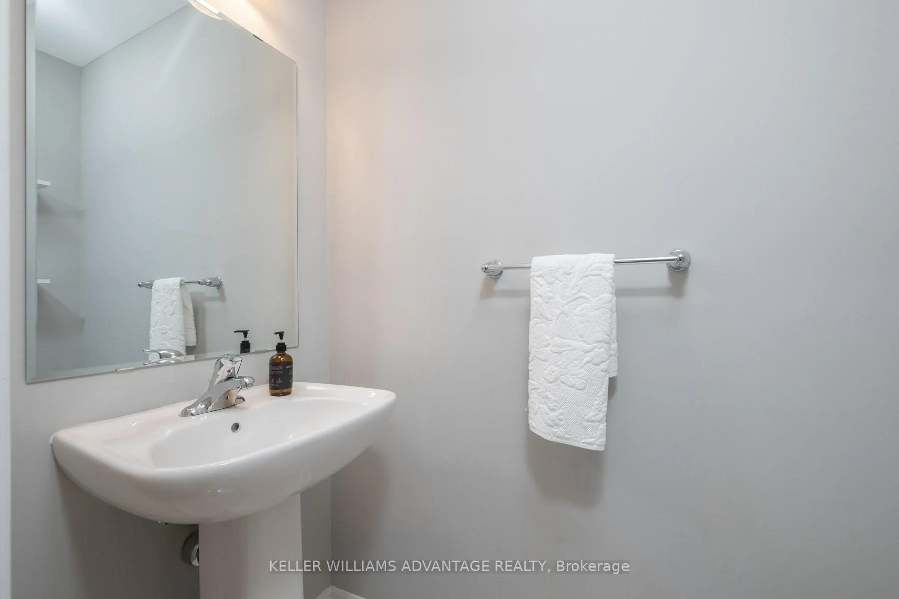 Photo 17 of 98 Howe Avenue, Scarborough, Clairlea-Birchmount — HOMEH