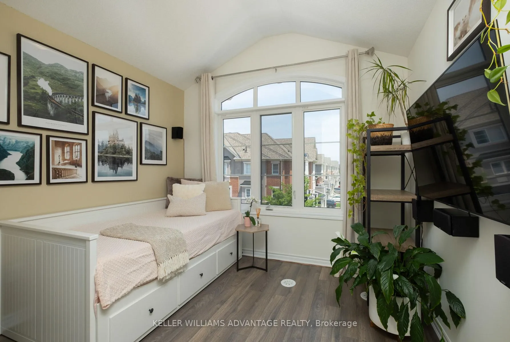 Photo 22 of 98 Howe Avenue, Scarborough, Clairlea-Birchmount — HOMEH