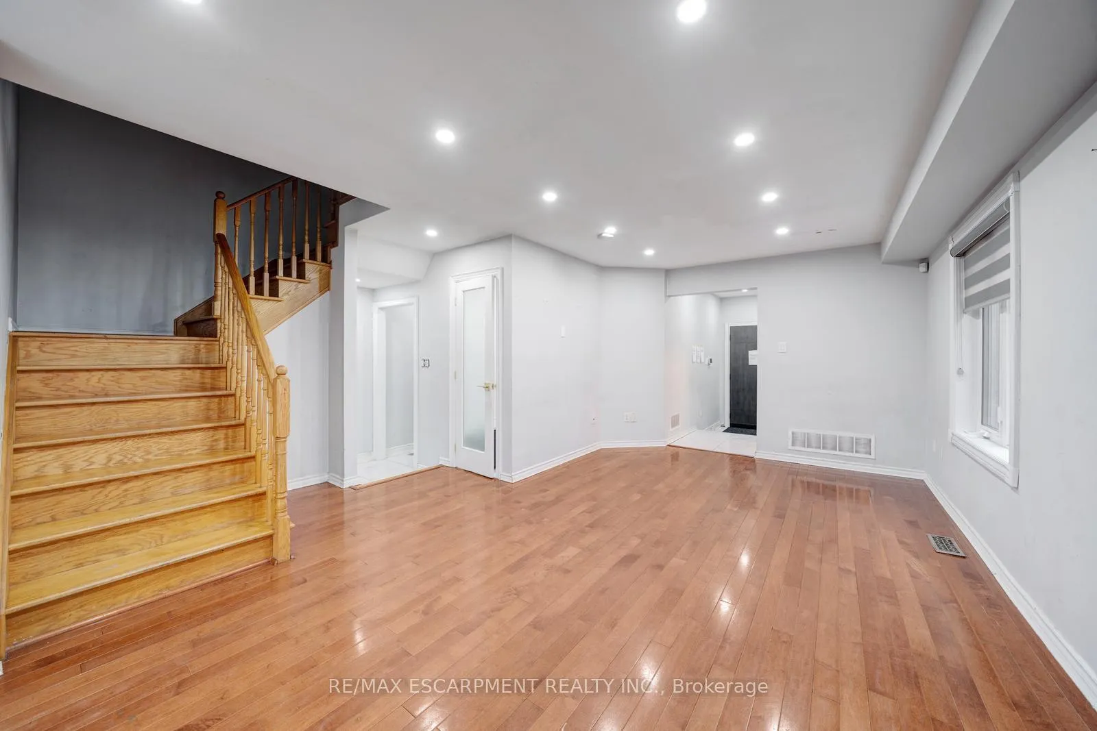 Photo 5 of 84 Andriana Crescent, Markham, Box Grove — HOMEH