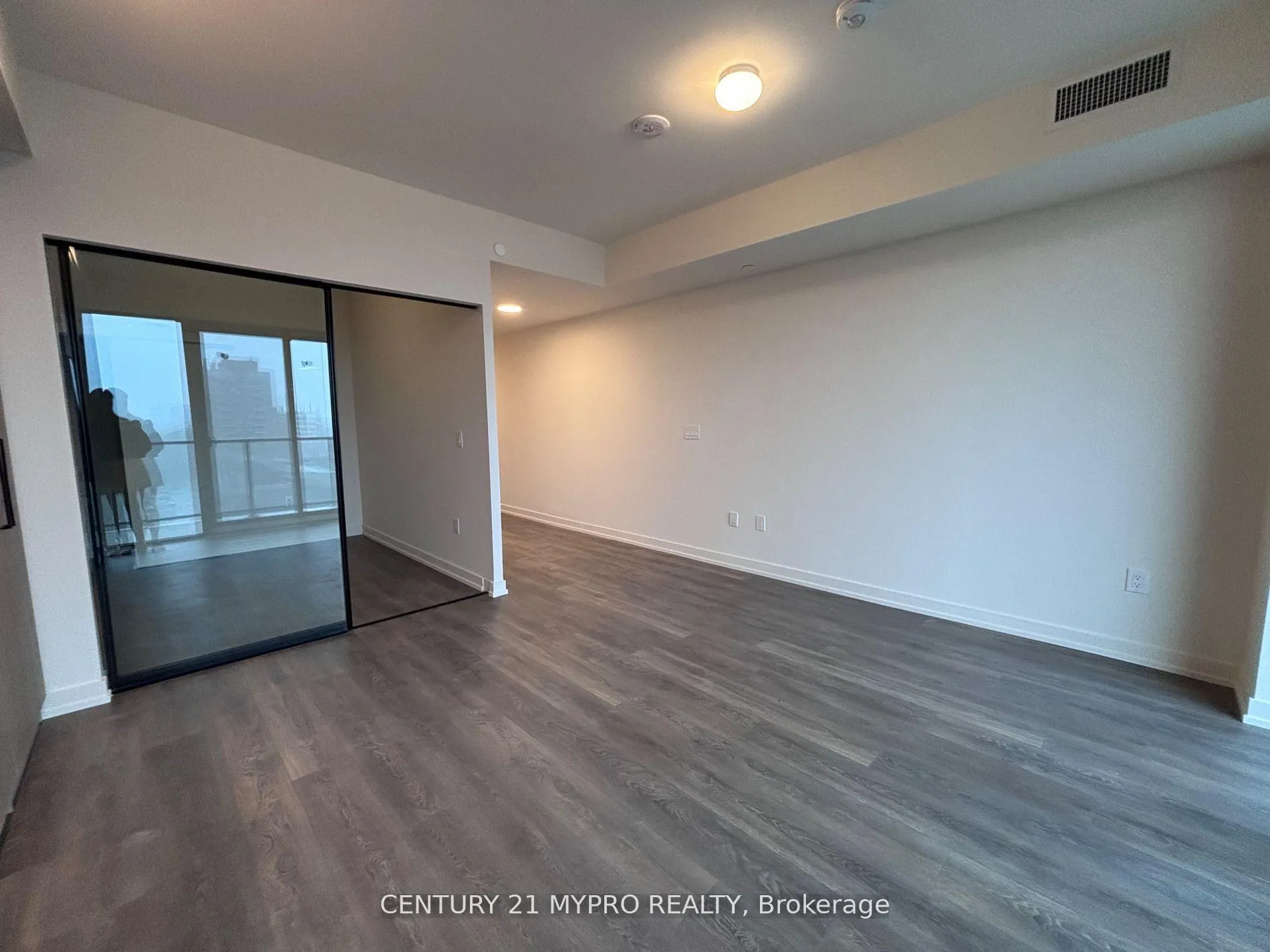 Photo 4 of Unit 818, 181 Sterling Road, Toronto, Dufferin Grove — HOMEH