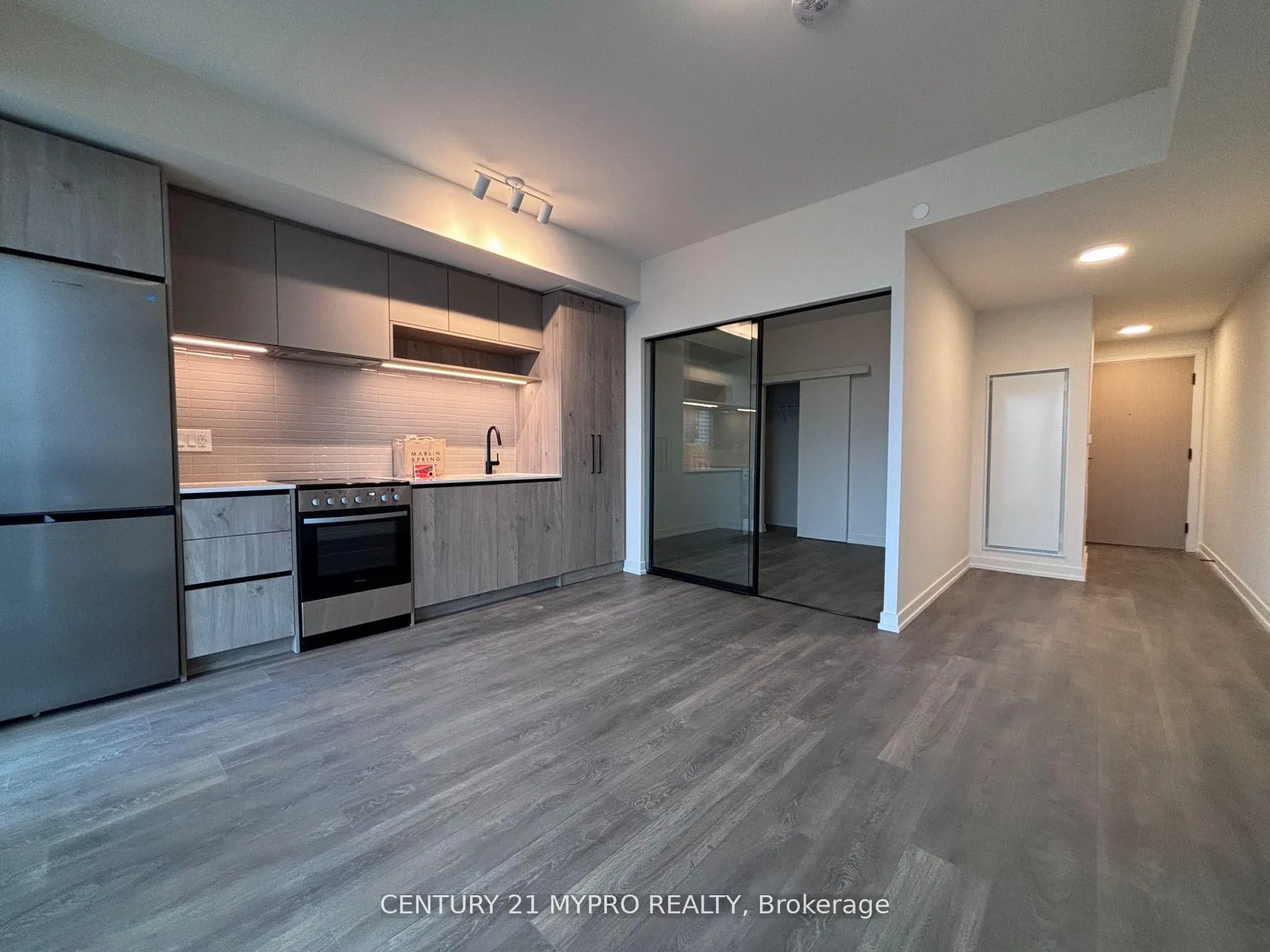 Photo 5 of Unit 818, 181 Sterling Road, Toronto, Dufferin Grove — HOMEH