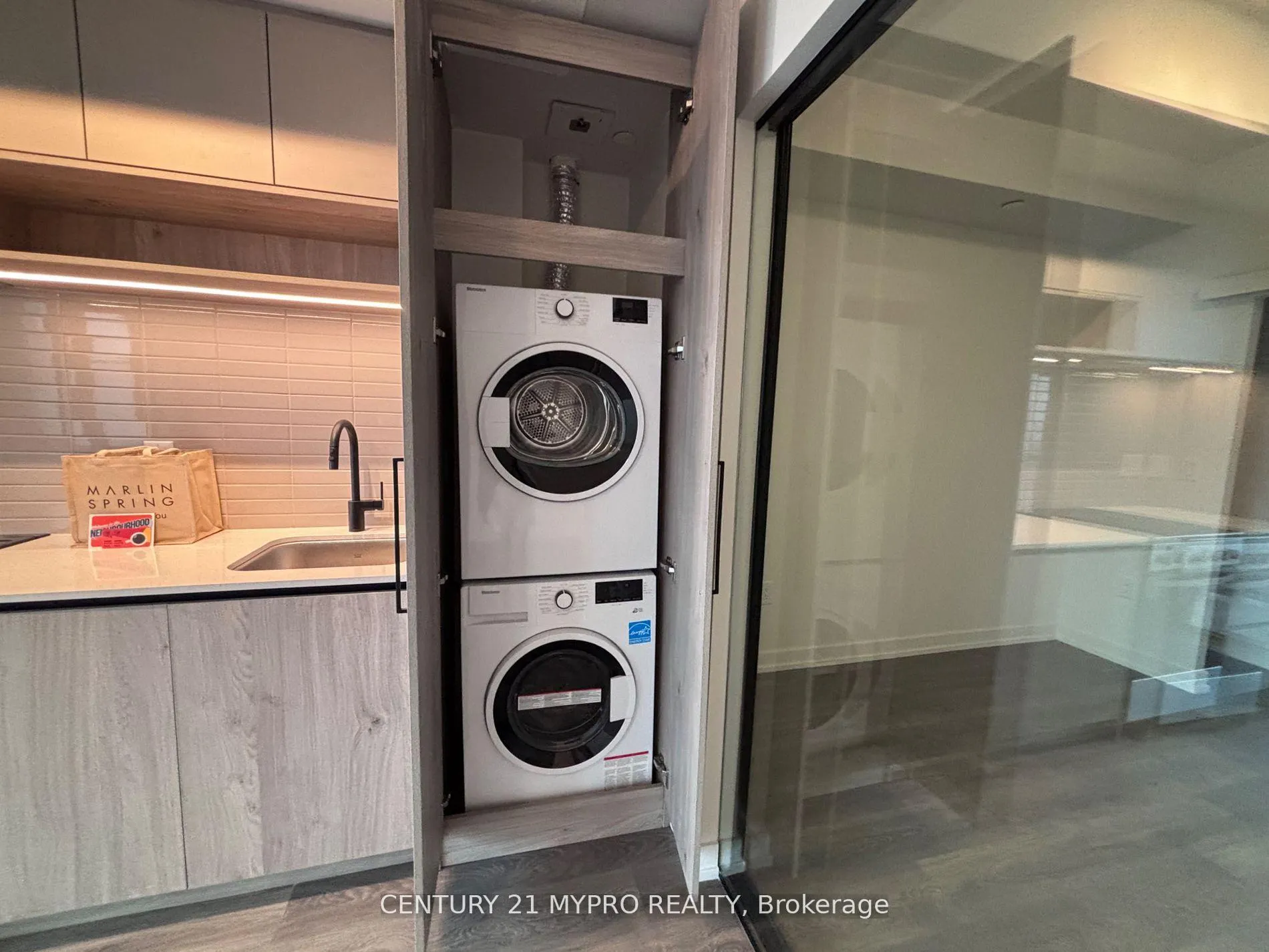 Photo 6 of Unit 818, 181 Sterling Road, Toronto, Dufferin Grove — HOMEH