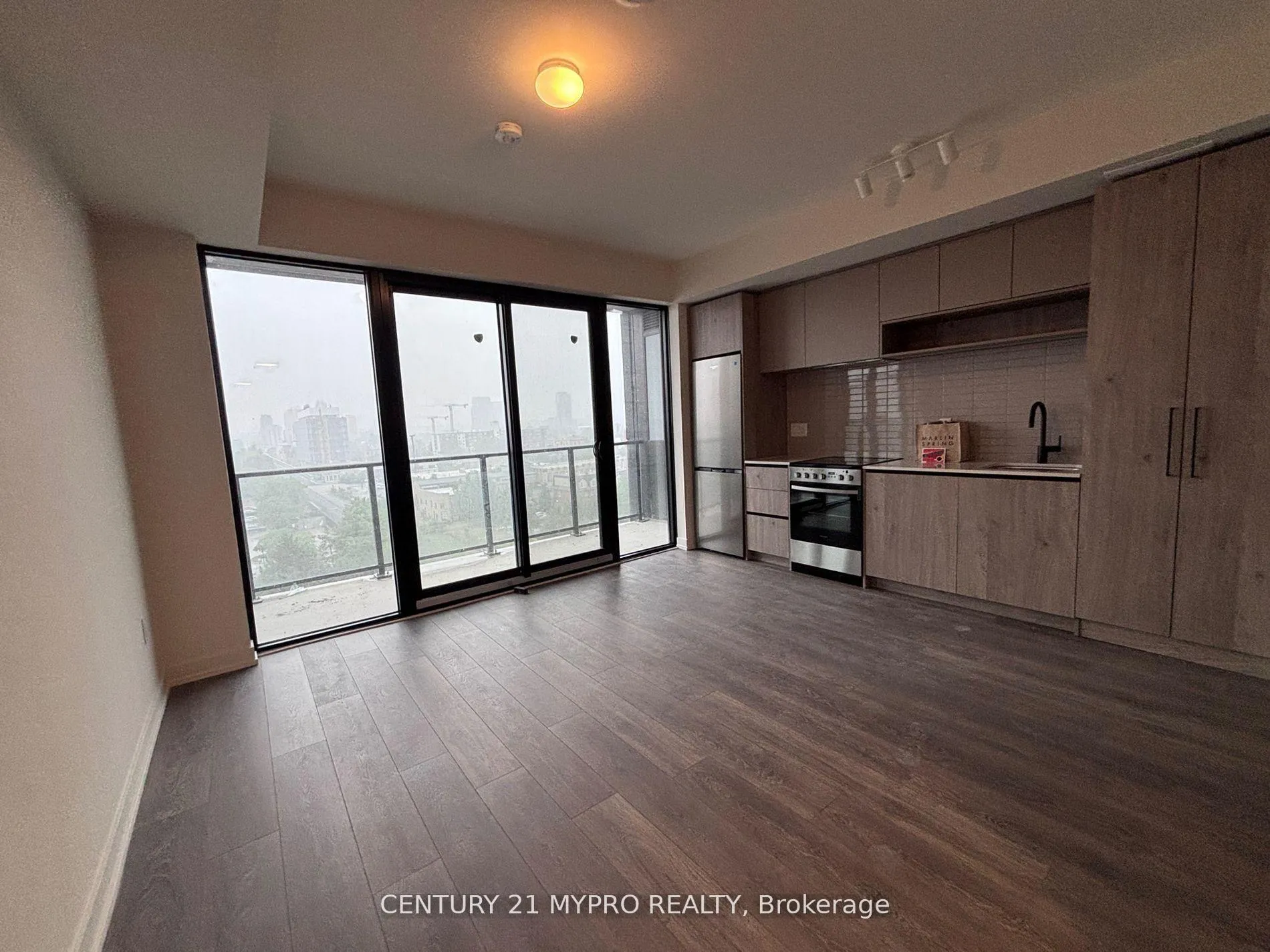 Photo 7 of Unit 818, 181 Sterling Road, Toronto, Dufferin Grove — HOMEH