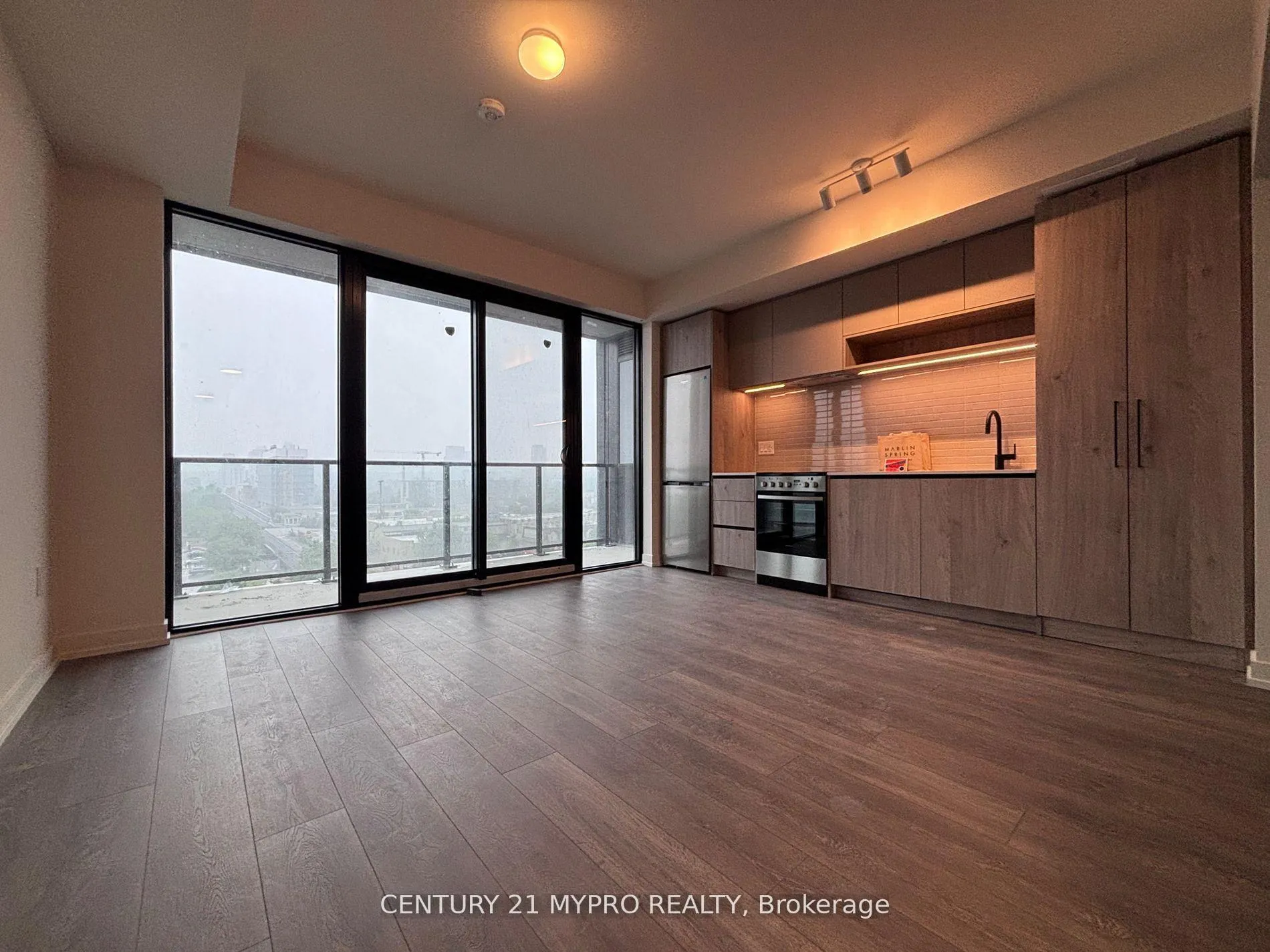Photo 8 of Unit 818, 181 Sterling Road, Toronto, Dufferin Grove — HOMEH