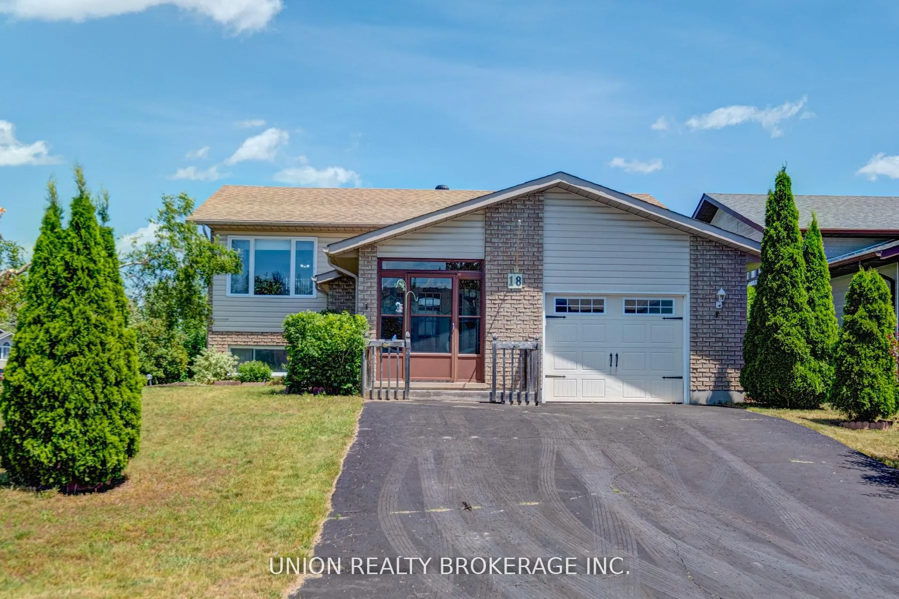 Photo 1 of 18 Birch Crescent, Kawartha Lakes, Bobcaygeon — HOMEH