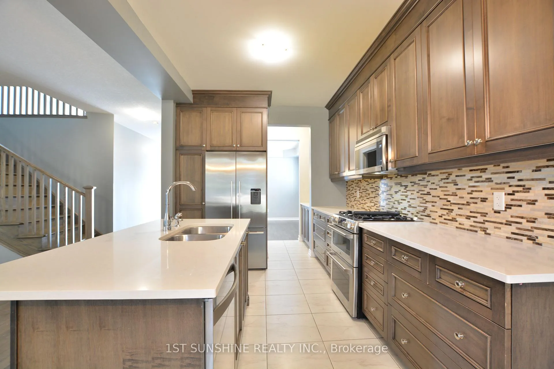 Photo 2 of 270 Moorland Crescent, Hamilton, Meadowlands — HOMEH