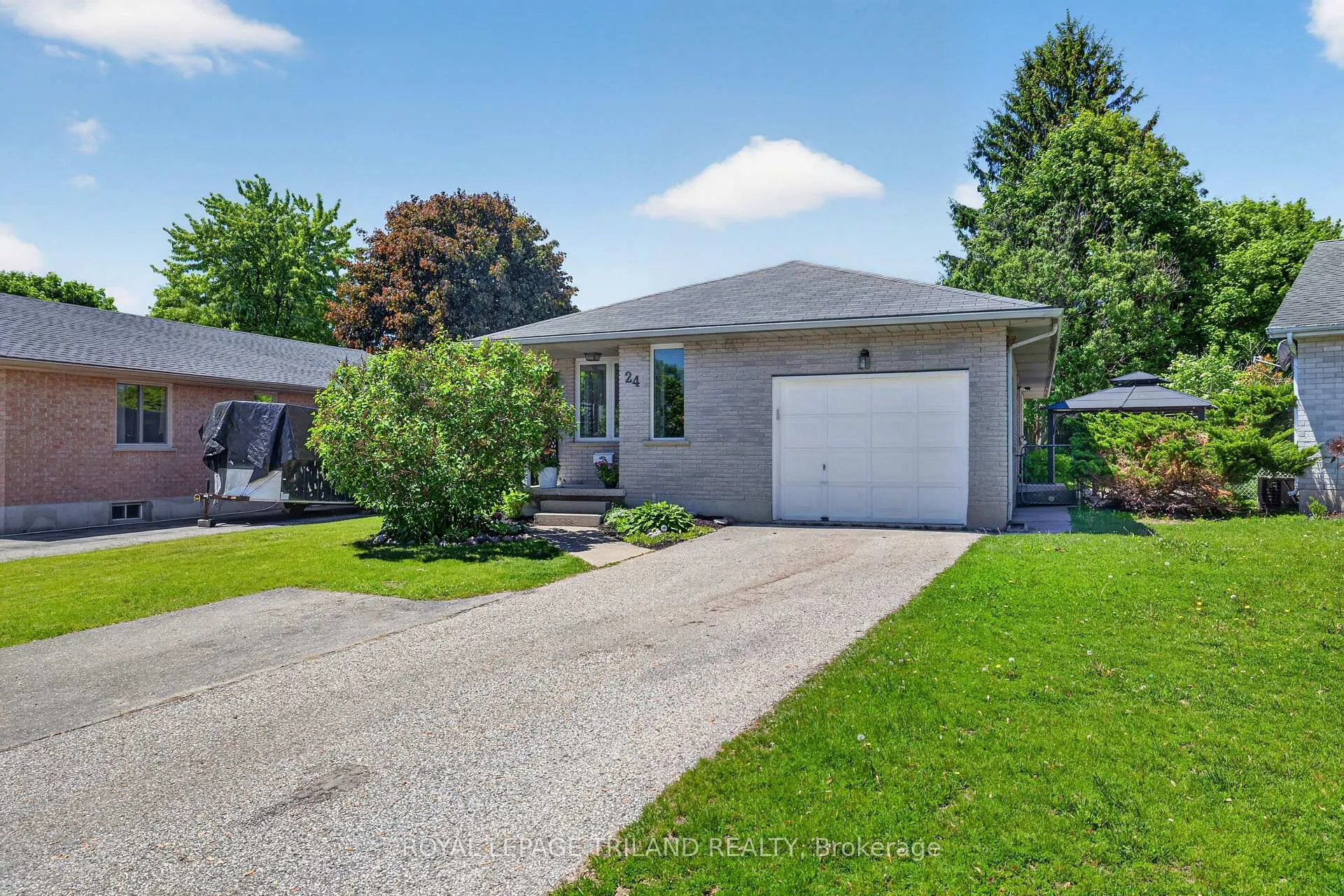 Photo 3 of 24 Farmington Avenue, Aylmer — HOMEH