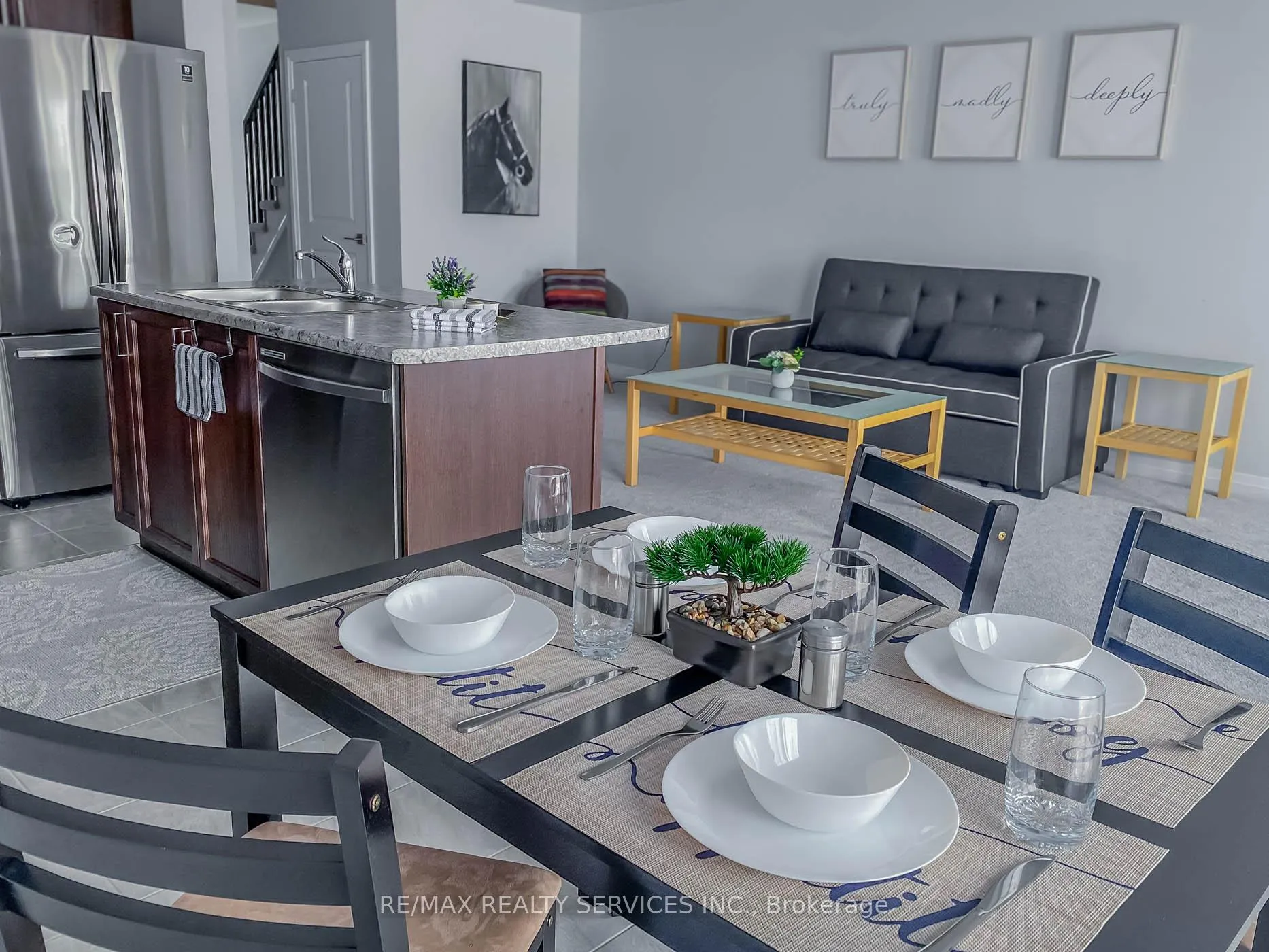 Photo 3 of 6763 Cropp Street E, Niagara Falls, Morrison — HOMEH