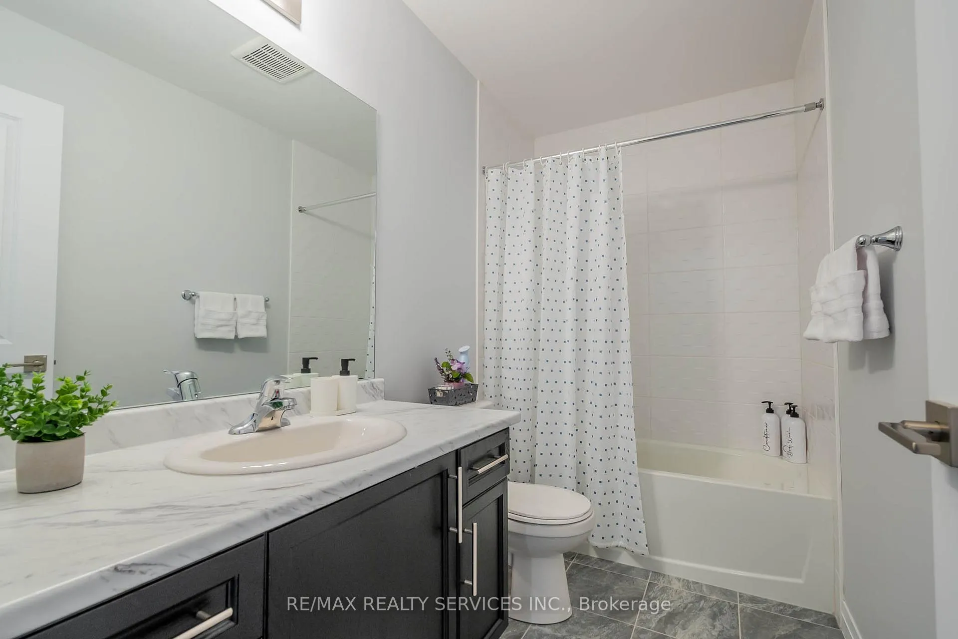 Photo 13 of 6763 Cropp Street E, Niagara Falls, Morrison — HOMEH