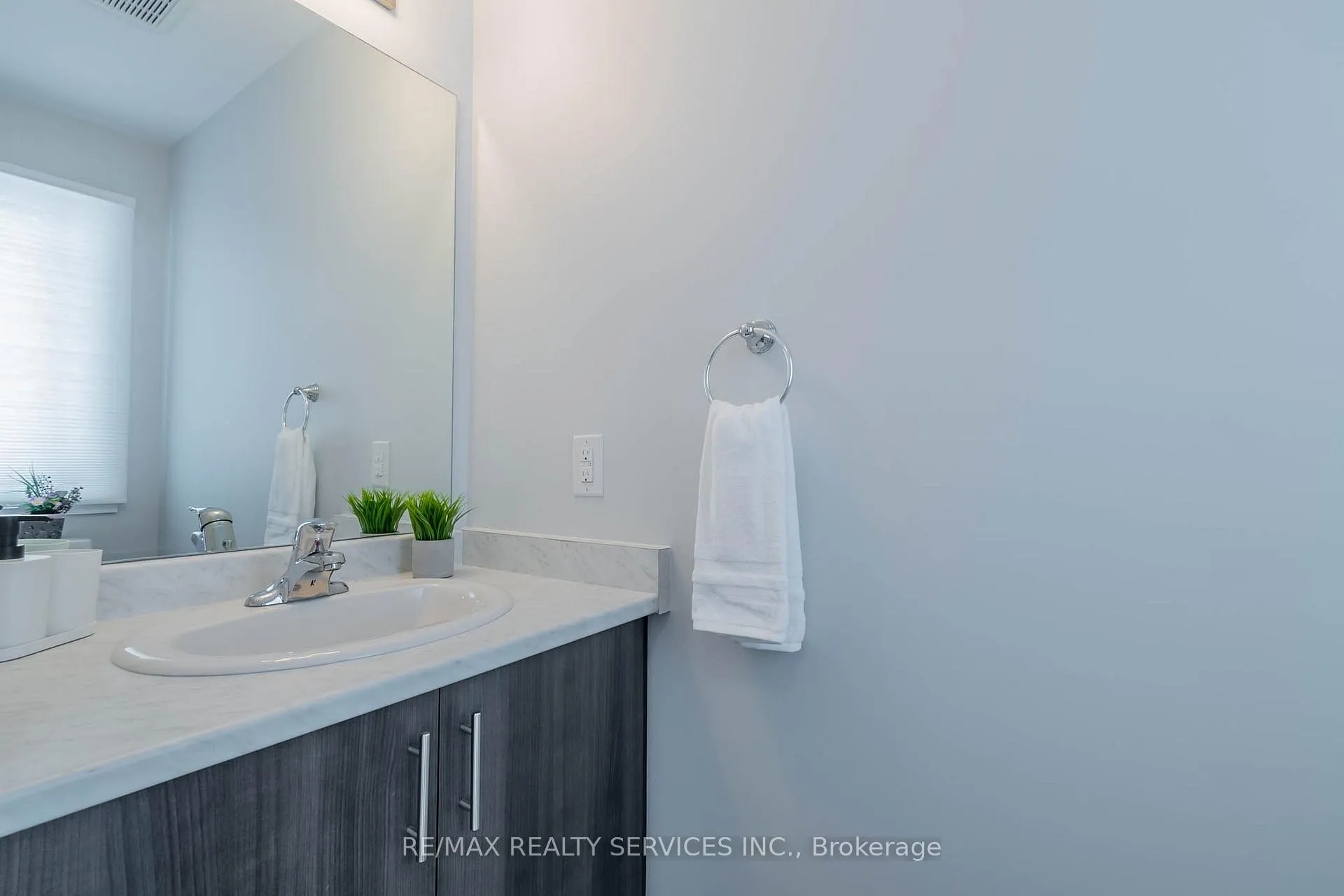 Photo 23 of 6763 Cropp Street E, Niagara Falls, Morrison — HOMEH