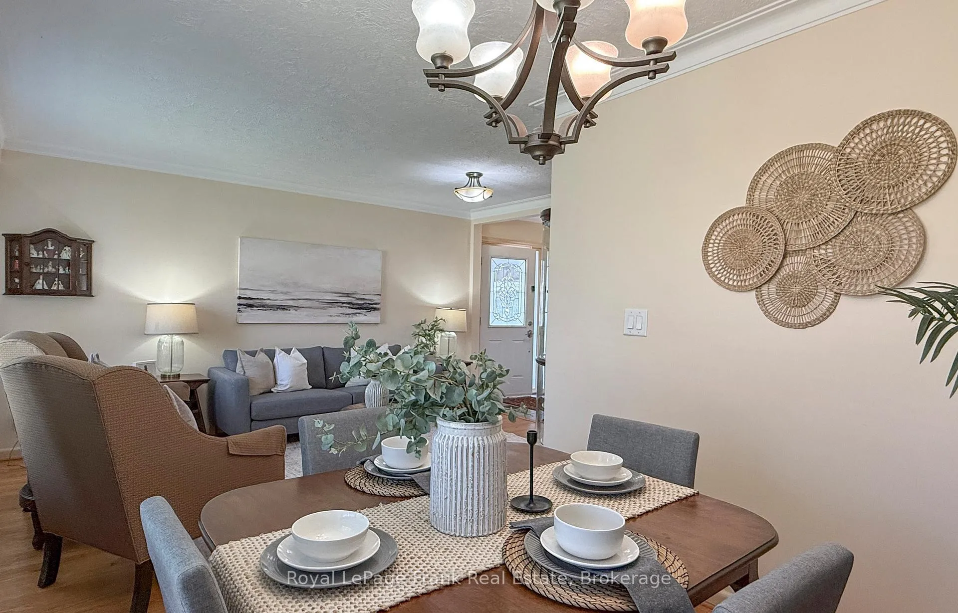 Photo 10 of 336 Viewmount Street, Oshawa, Donevan — HOMEH