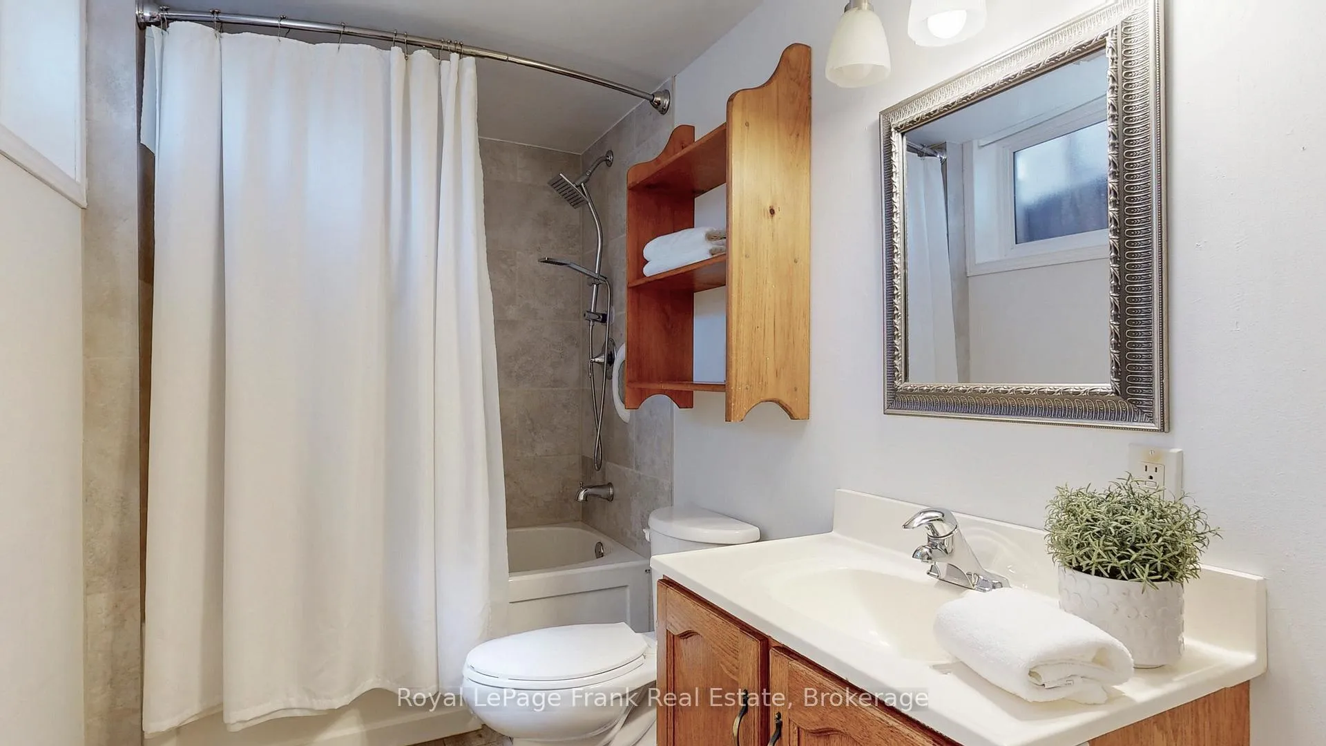 Photo 20 of 336 Viewmount Street, Oshawa, Donevan — HOMEH