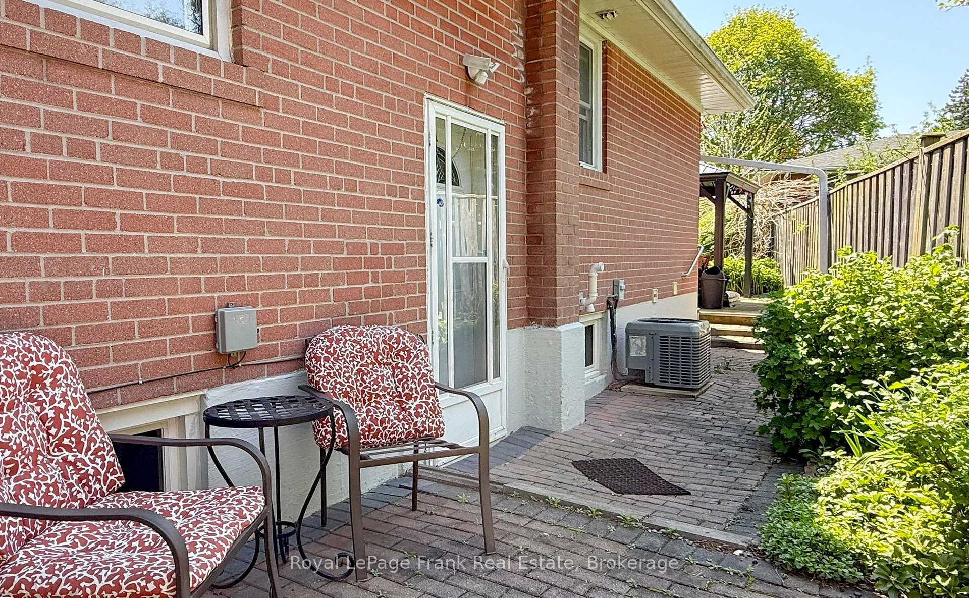 Photo 27 of 336 Viewmount Street, Oshawa, Donevan — HOMEH