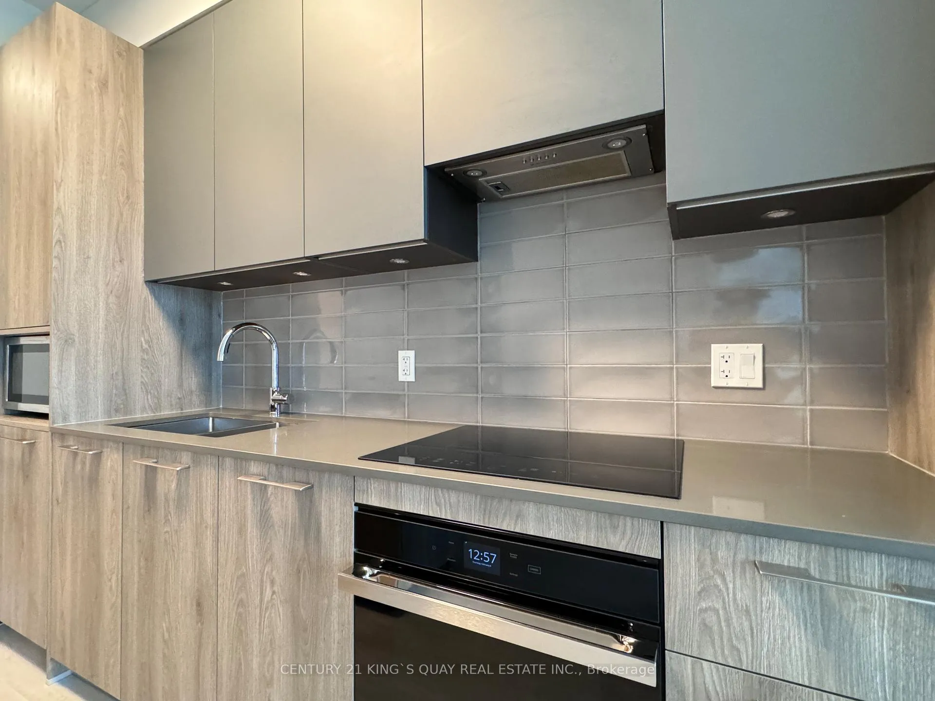 Photo 4 of Unit 331, 38 Waterwalk Drive, Markham, Unionville — HOMEH