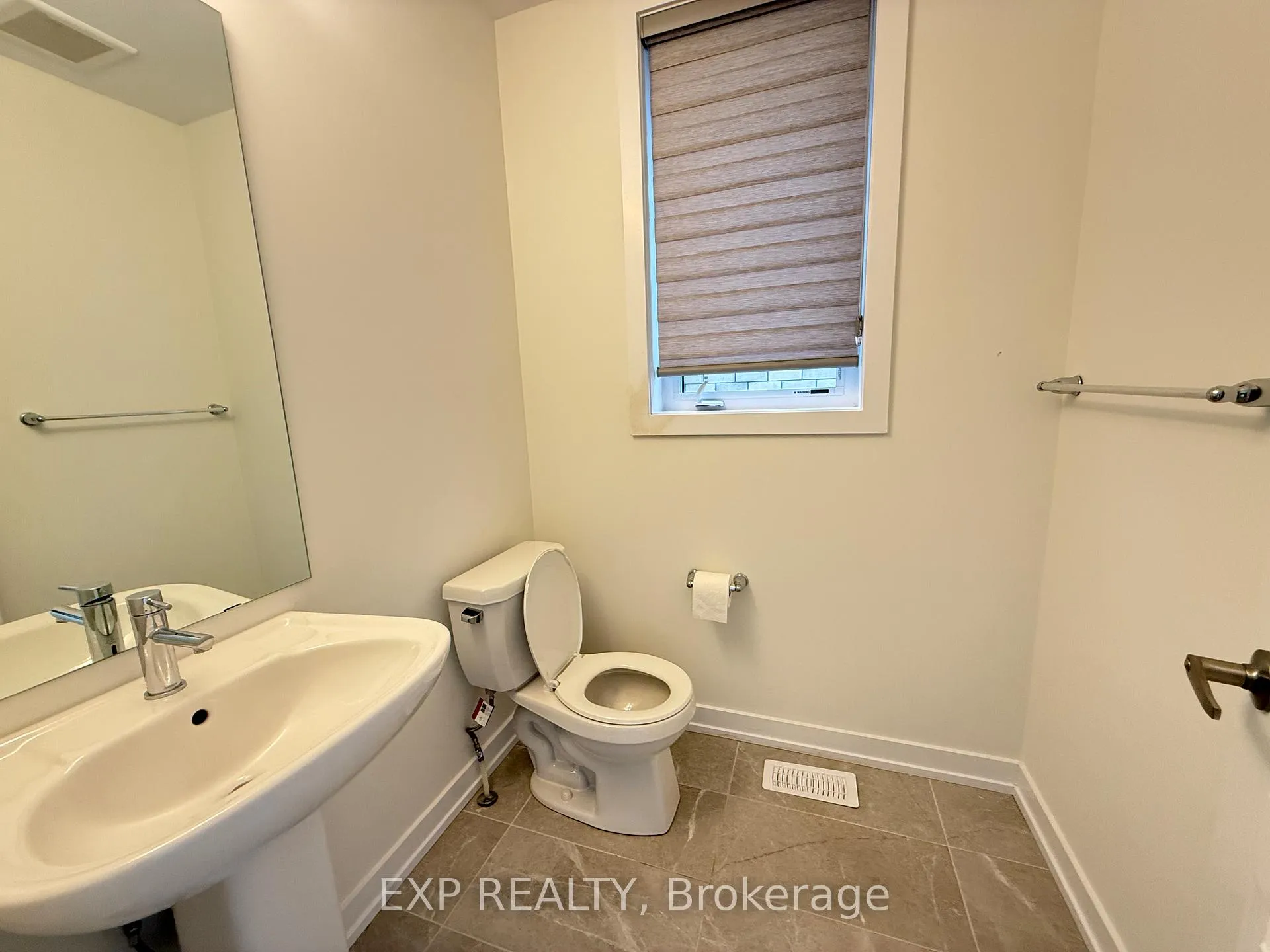 Photo 4 of 51 Monteith Drive, Brantford — HOMEH