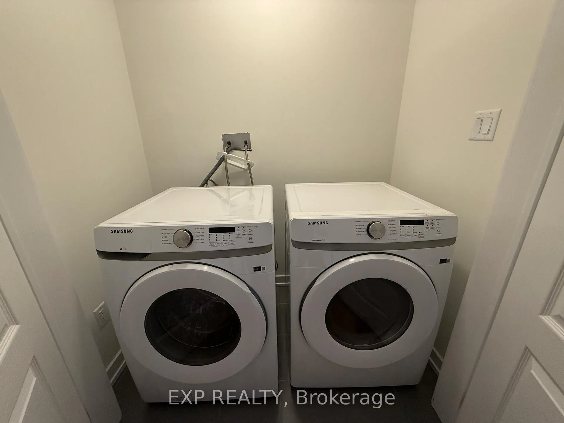 Photo 12 of 51 Monteith Drive, Brantford — HOMEH