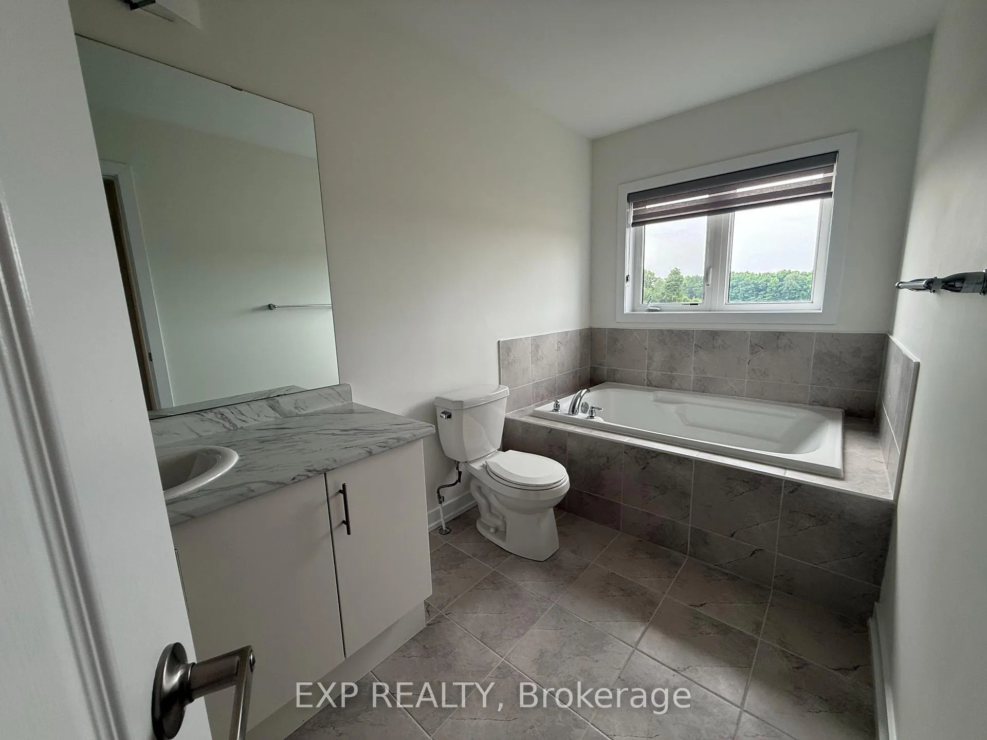 Photo 16 of 51 Monteith Drive, Brantford — HOMEH