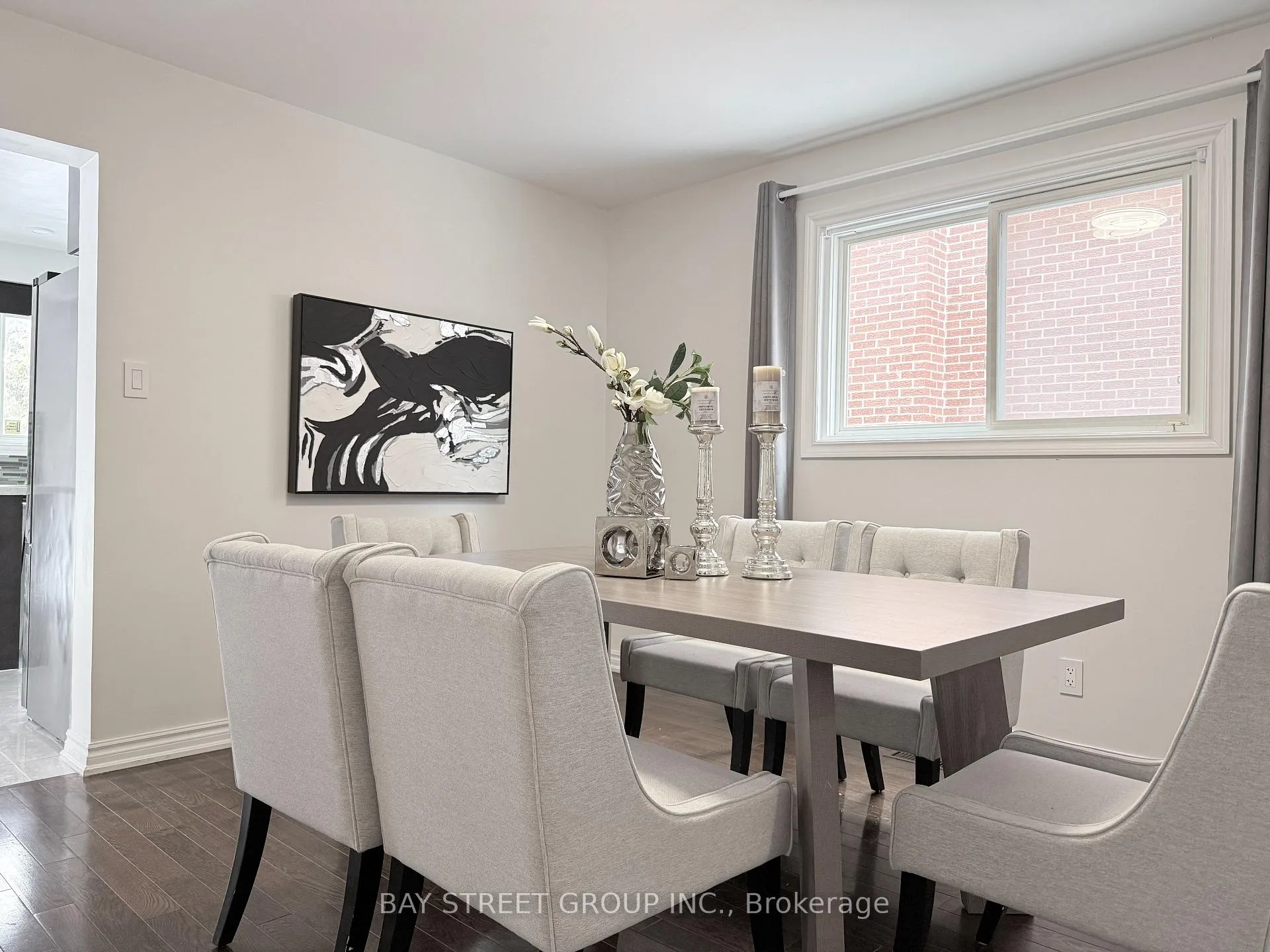 Photo 5 of 212 risebrough Circuit, Markham, Milliken Mills West — HOMEH